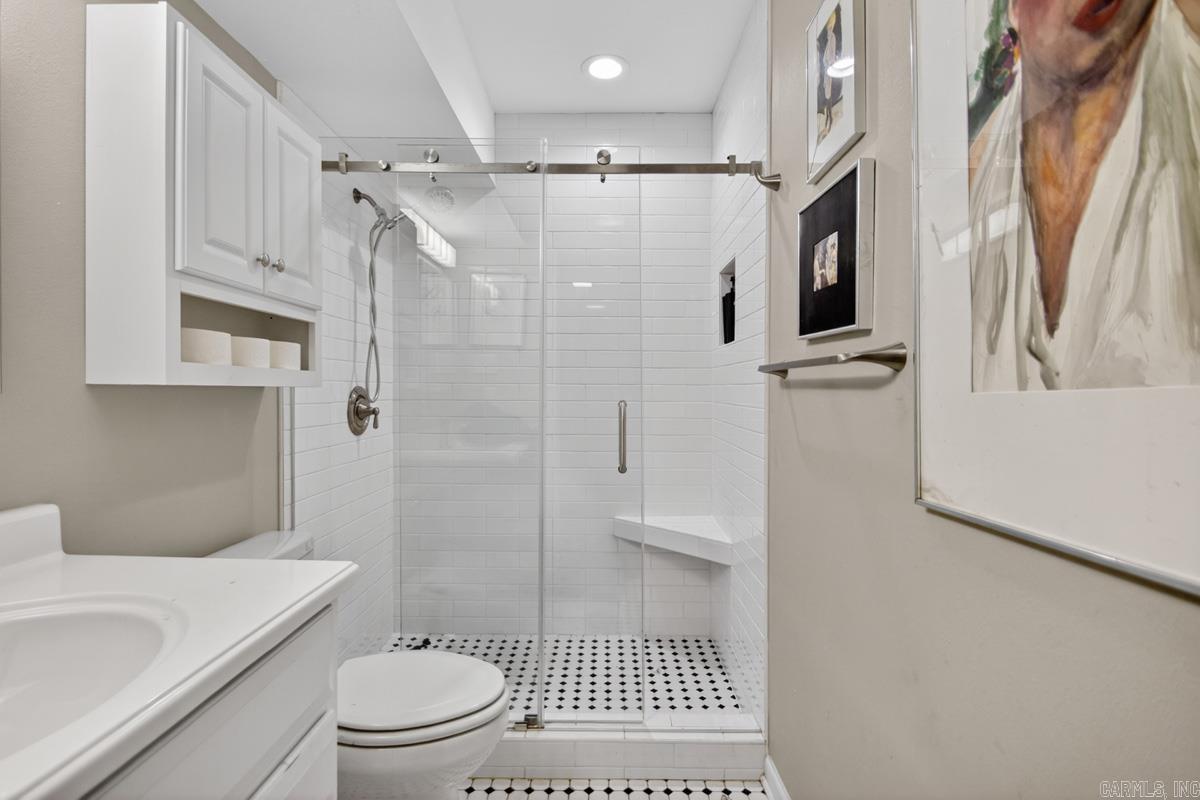 FOREST HILL COND - Residential