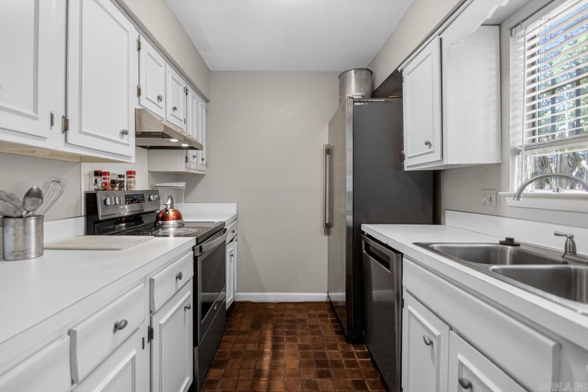 FOREST HILL COND - Residential