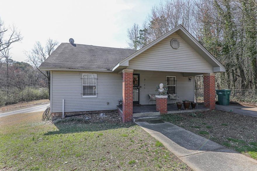 BEAUTIFUL BRICK COLUMNS ON THE FRONT PORCH INVITE YOU INSIDE TO A WONDERFULLY DESIGNED HOME WITH HARD WOOD FLOORING,BARN DOOR DECOR THAT GIVES IT AN UPDATED LOOK. HVAC UNIT WAS REPLACED 3 YEARS AGO. THE 2 CAR GARAGE HAS AN EXTRA ROOM WITH A WINDOW UNIT THAT COULD BE USED AS AN OFFICE OR HOBBY SPACE.THIS HOME IS ALSO CONVENIENTLY LOCATED JUST 18 MINUTES FROM DOWNTOWN THAT MAKES FOR AN EASY COMMUTE. IT IS ALSO LOCATED OUT OF THE CITY LIMITS. HIGH SPEED INTERNET WITH FIDELITY FOR THOSE WHO WORK FROM HOME.  Buyer's financing fell through