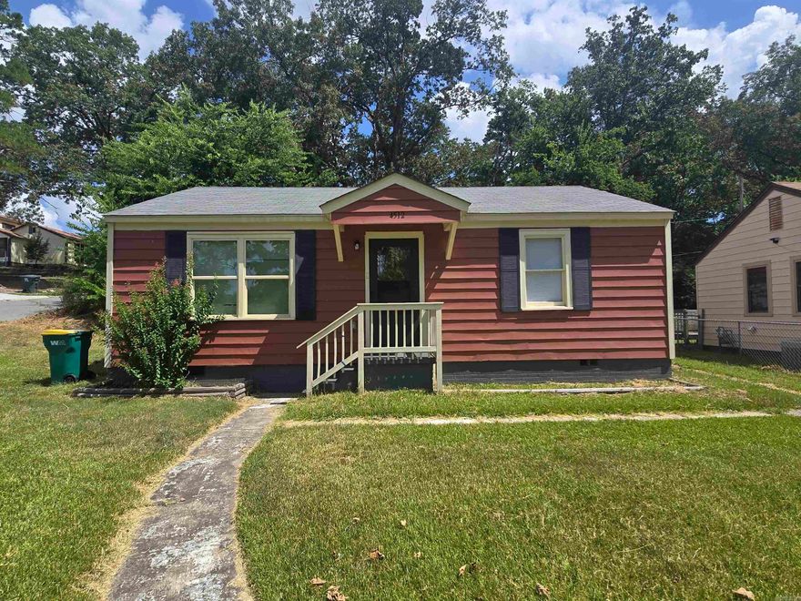 *************MOVE IN SPECIAL : FIRST MONTH FREE!!!********************  Charming 3-bedroom, 1-bath home located on Grand Avenue with a spacious yard! This cozy single-story home features an inviting living space with plenty of natural light. The updated kitchen offers abundant cabinet storage, black appliances including a gas range and dishwasher, and a dining area with views of the backyard. Enjoy a large, shaded front yard and a private backyard perfect for relaxing or entertaining. Additional highlights include: Conveniently located near local schools, shopping, and dining with quick access to major roads.