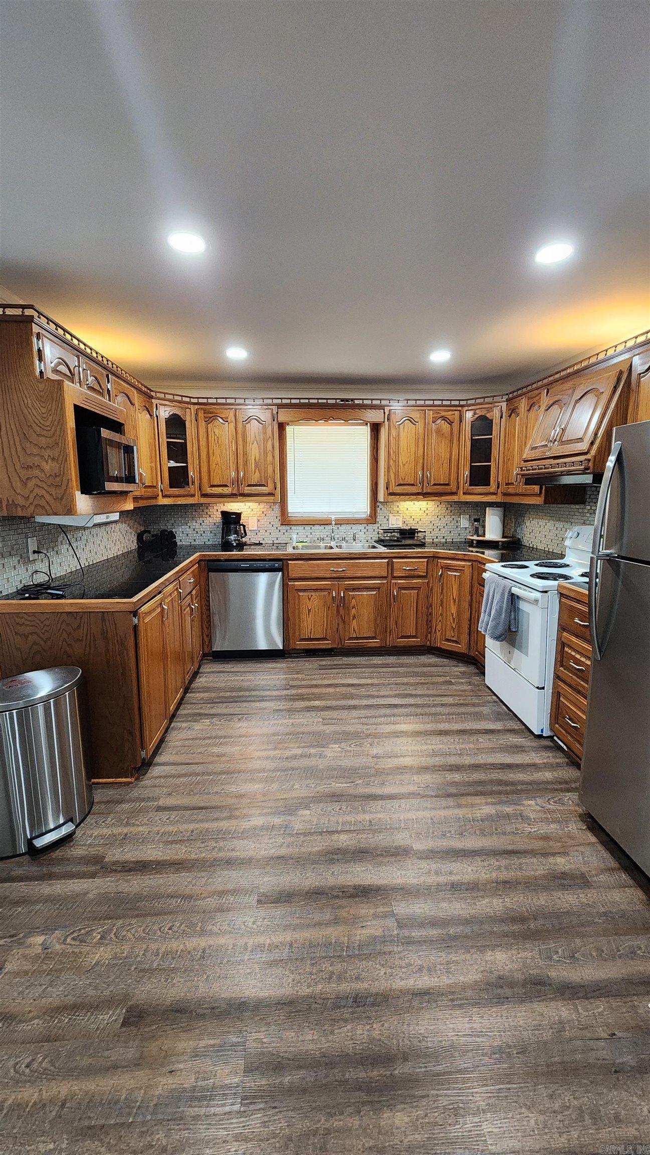 PECAN LAKE - Residential