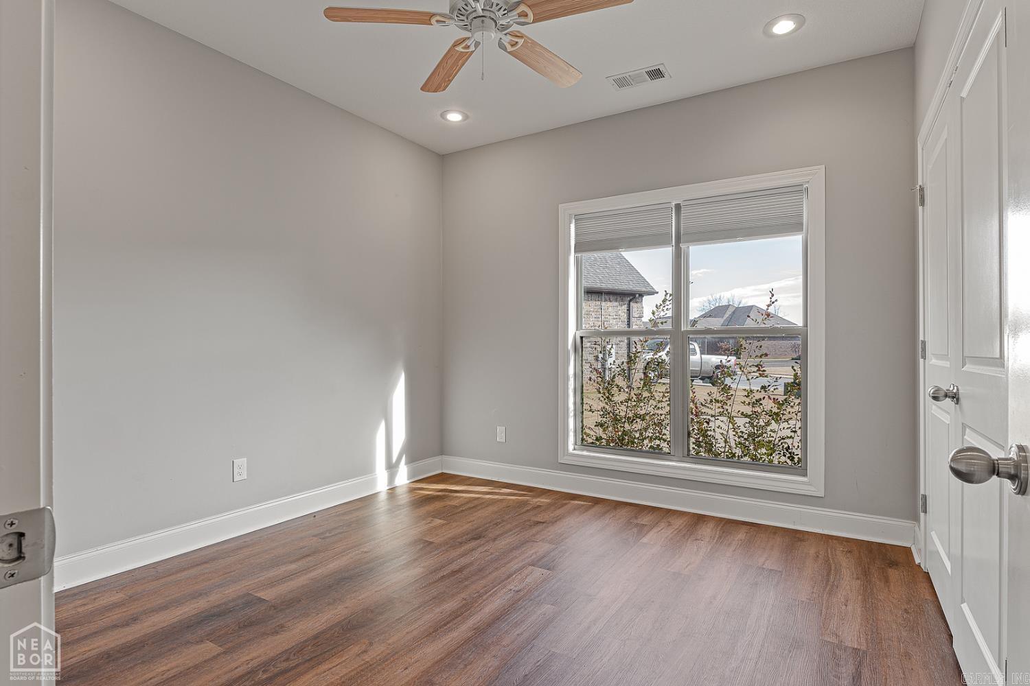 WHISPERING HILLS - Residential