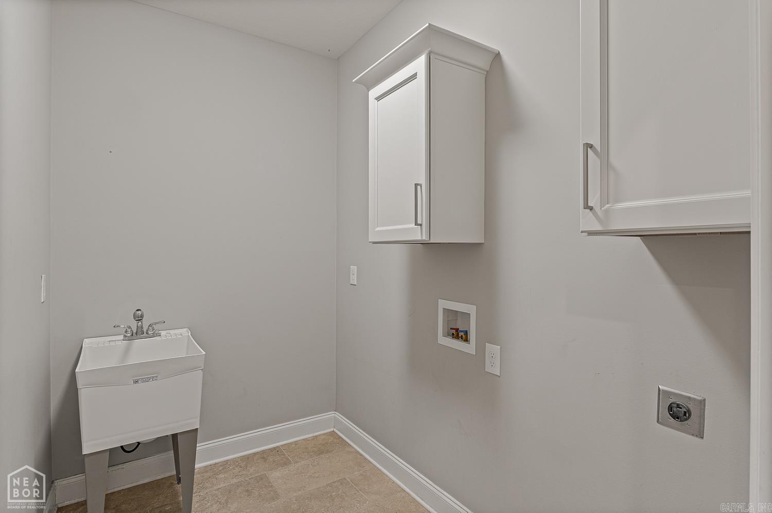 WHISPERING HILLS - Residential