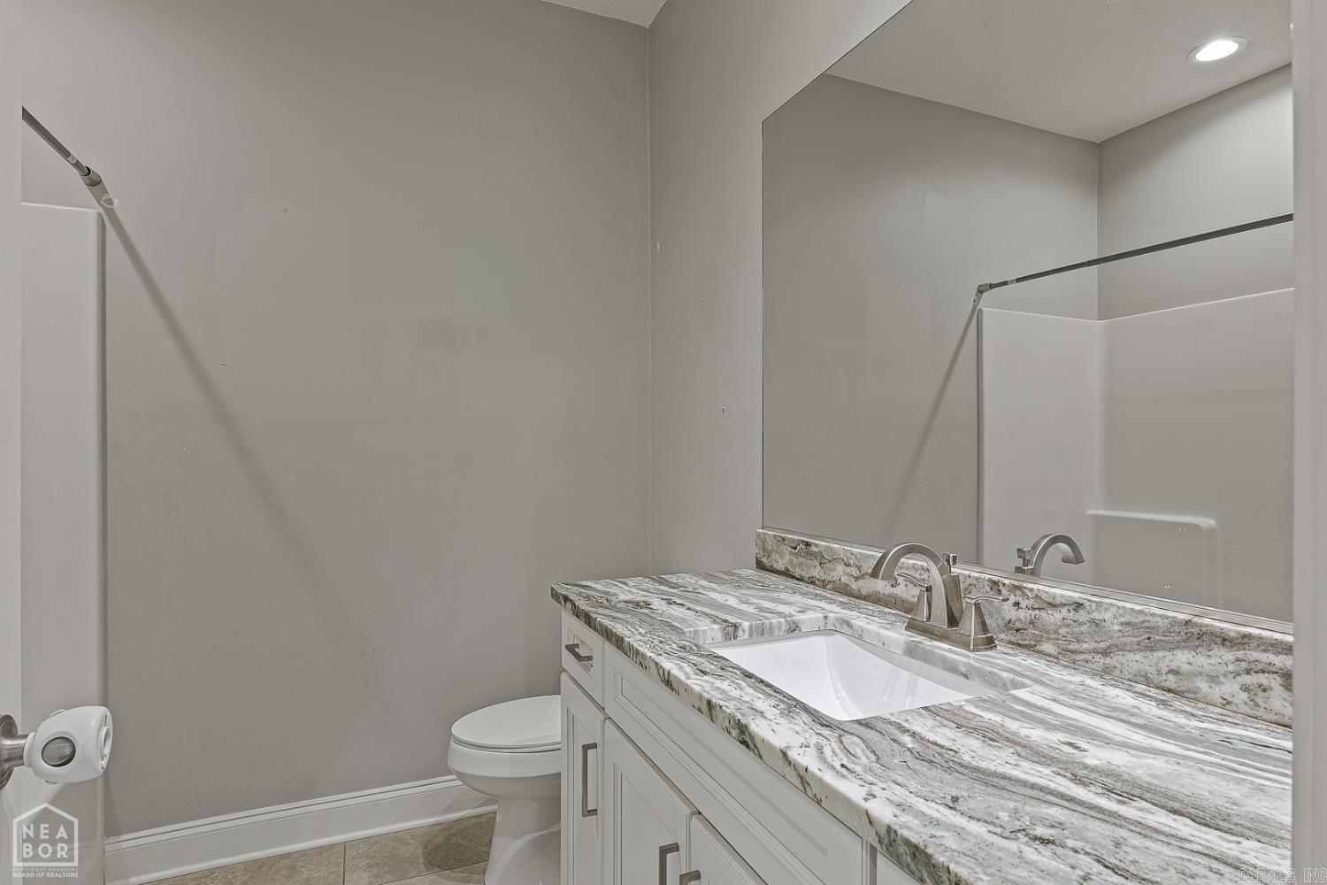 WHISPERING HILLS - Residential