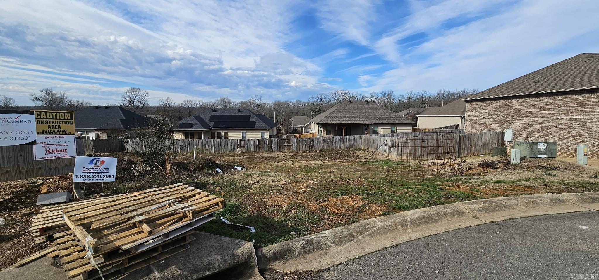 Pleasant Forest - Land