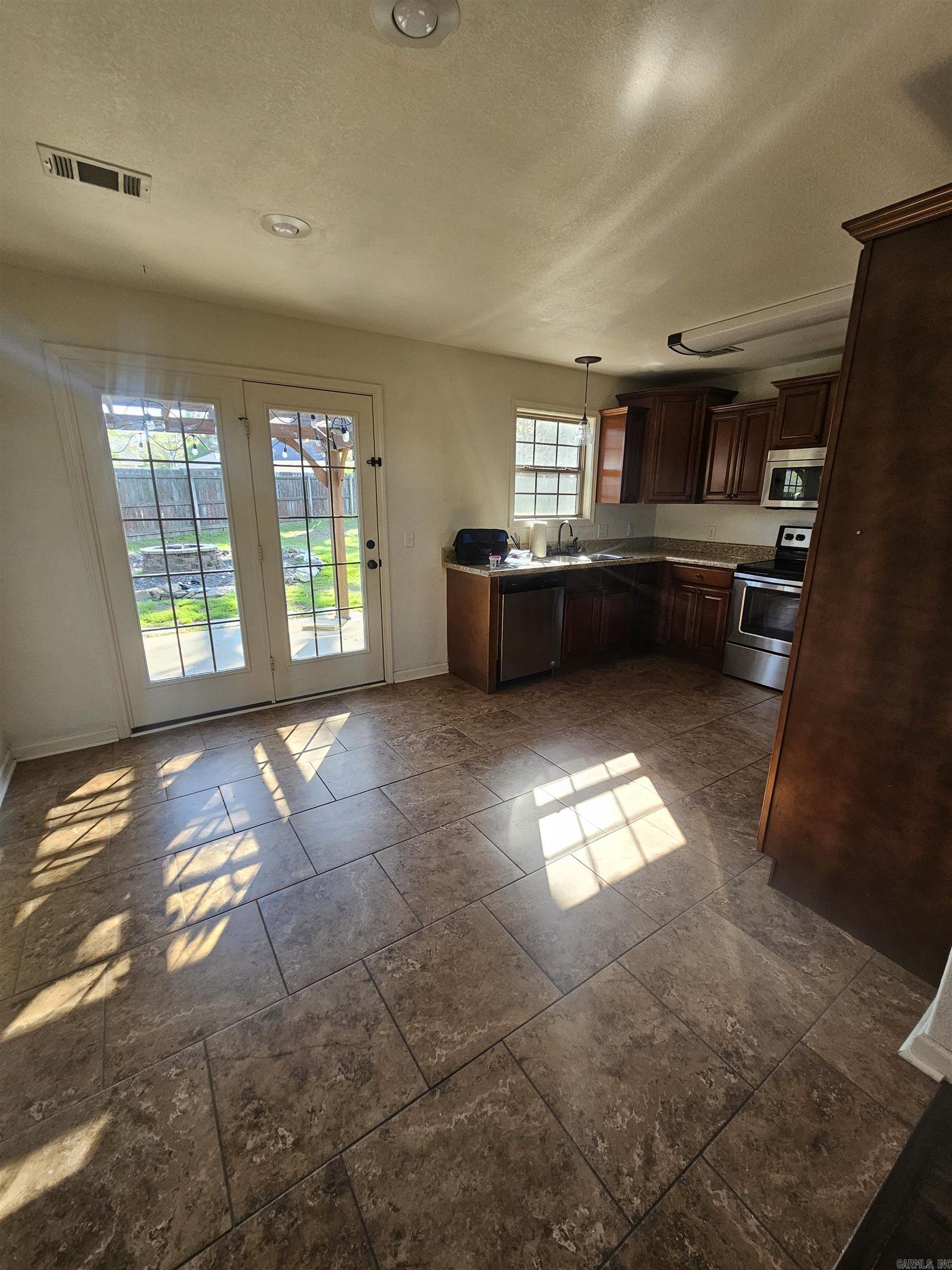 Hickory Springs - Residential Lease