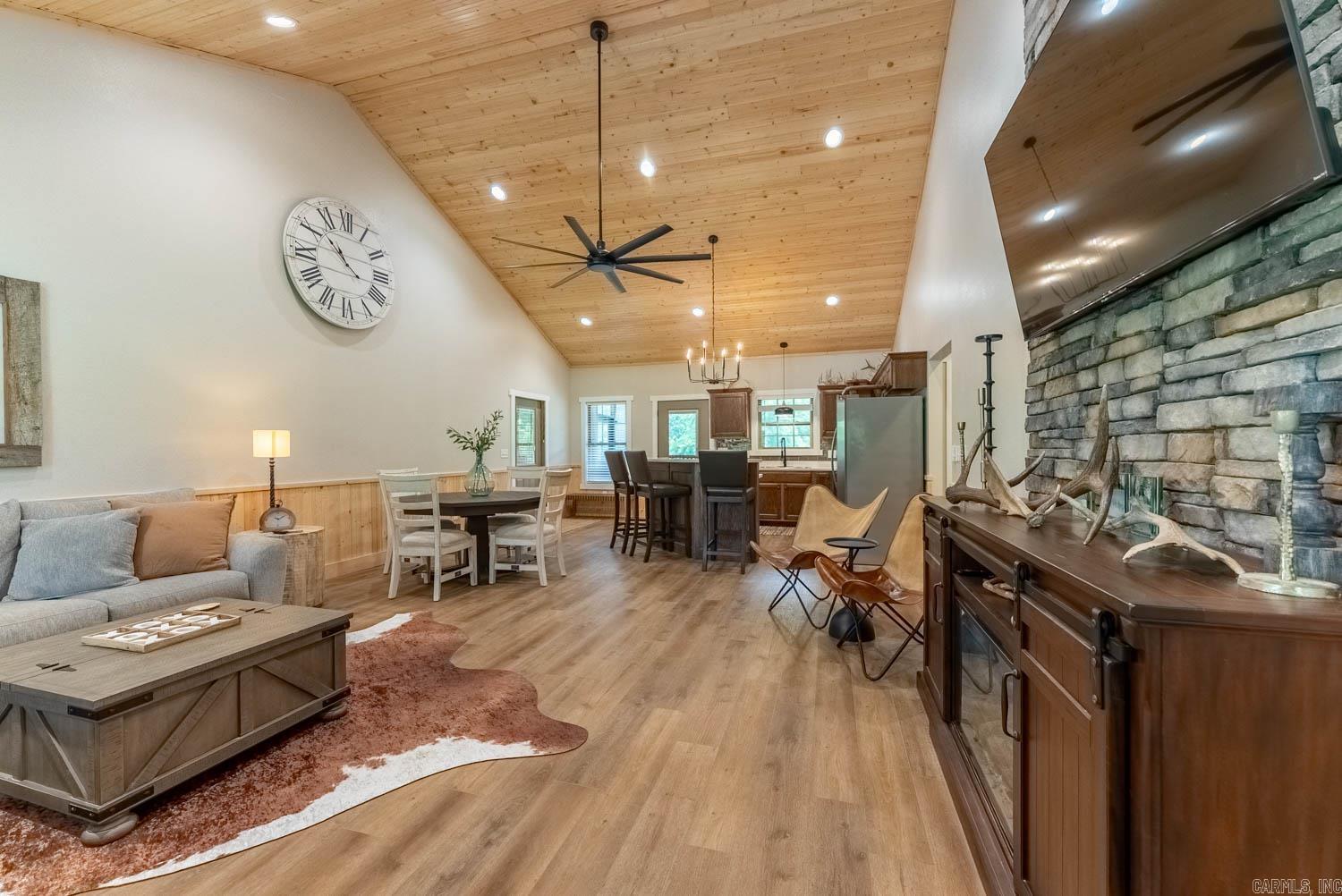 SPRING RIVER LANDING - Residential