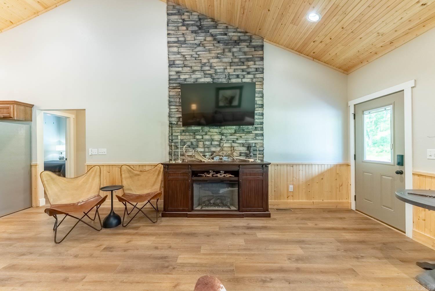 SPRING RIVER LANDING - Residential