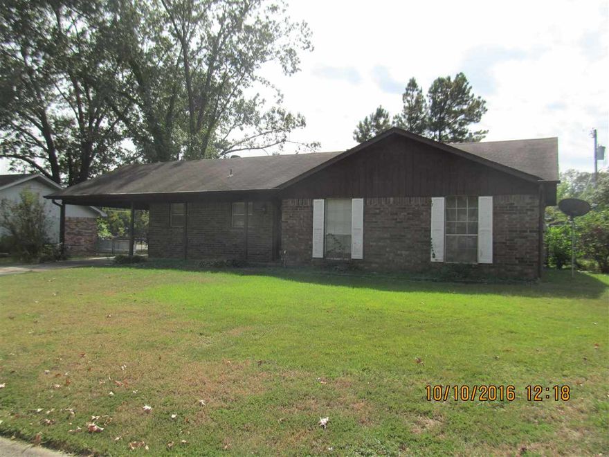 Close to UCA, 3 bedrooms, 2 full baths, laminate floors throughout, all kitchen appliances including refrigerator, washer & dryer hookups, fenced yard, covered patio, spacious family room, 1 car carport.