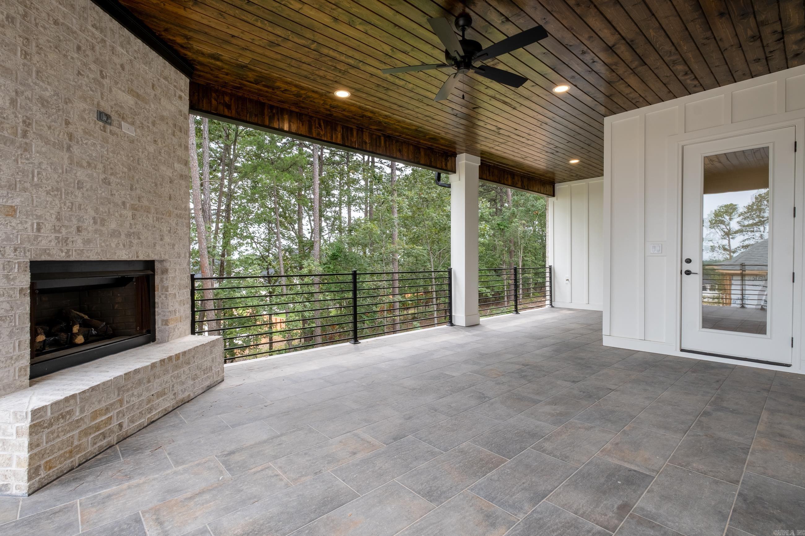 CHENAL VALLEY "FALSTONE COURT" - Residential