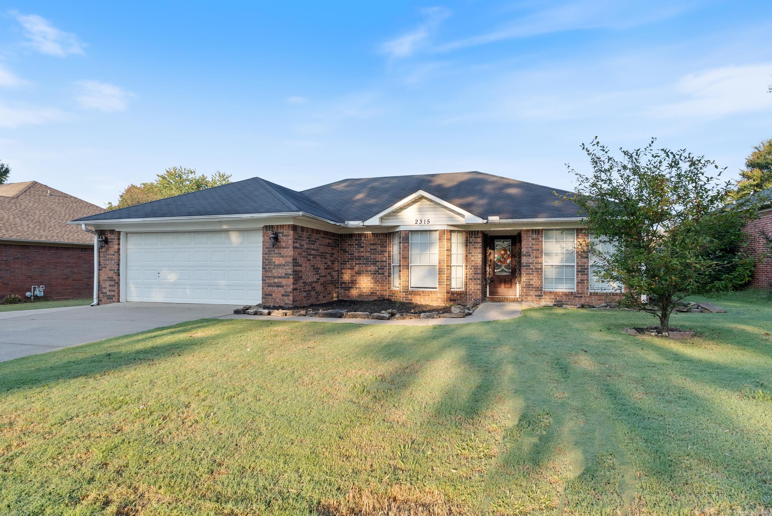 This home is ready for you! Seller has installed a new HVAC system, new water heater and granite kitchen counters for you to enjoy! Features a split floor plan, eat-in kitchen with bay window, and an oversized back patio perfect for entertaining, games, you name it! Primary suite has ensuite bath and all bedrooms have a walk in closet. Come and see this adorable northwest Conway home today!