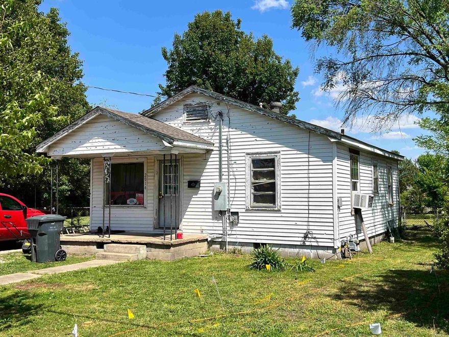 Attention Investors, Priced to sell fast! This 2 bedroom, 1 bath house is currently rented for $650 per month.