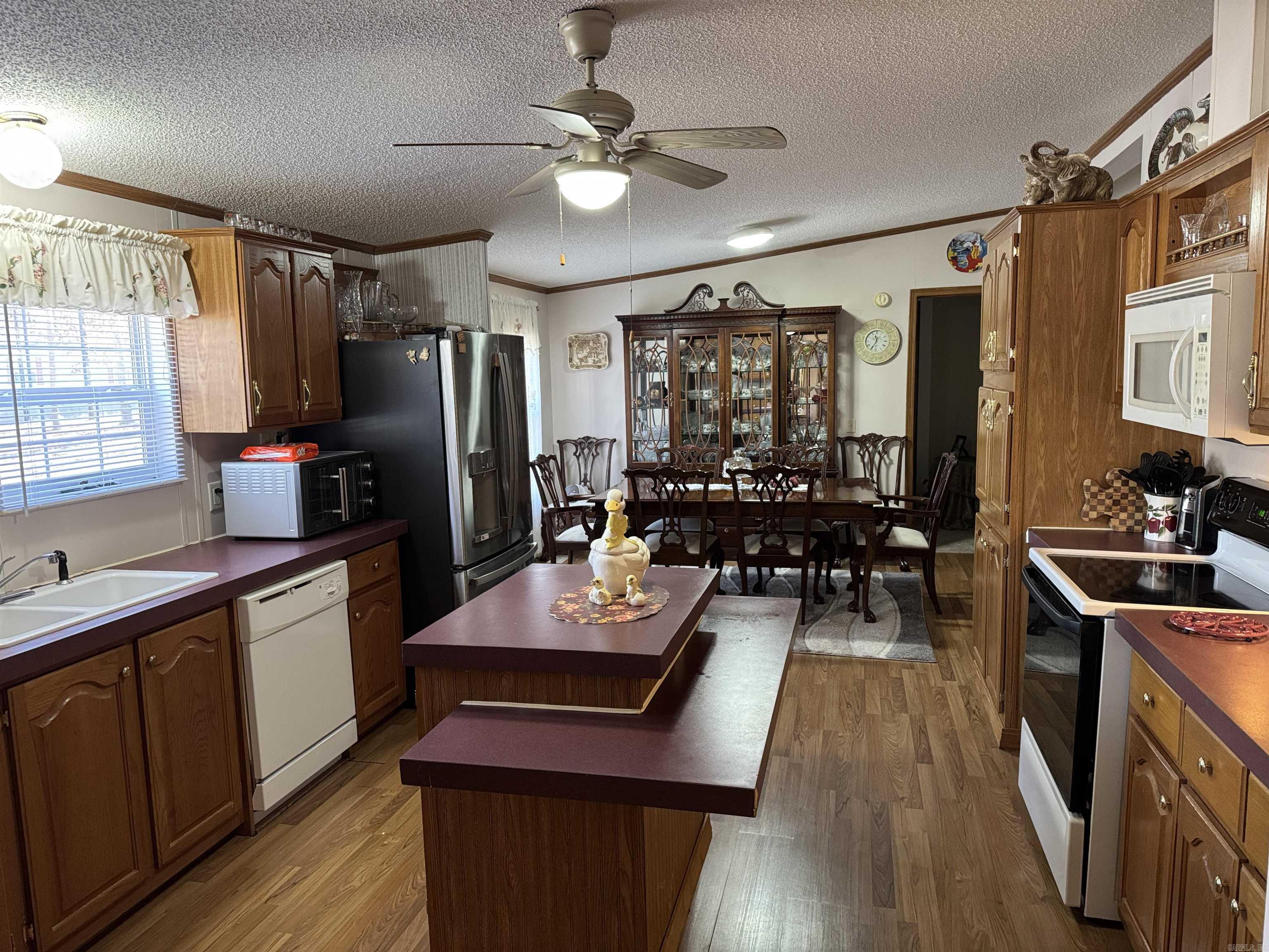 Pine Oaks Villa - Residential