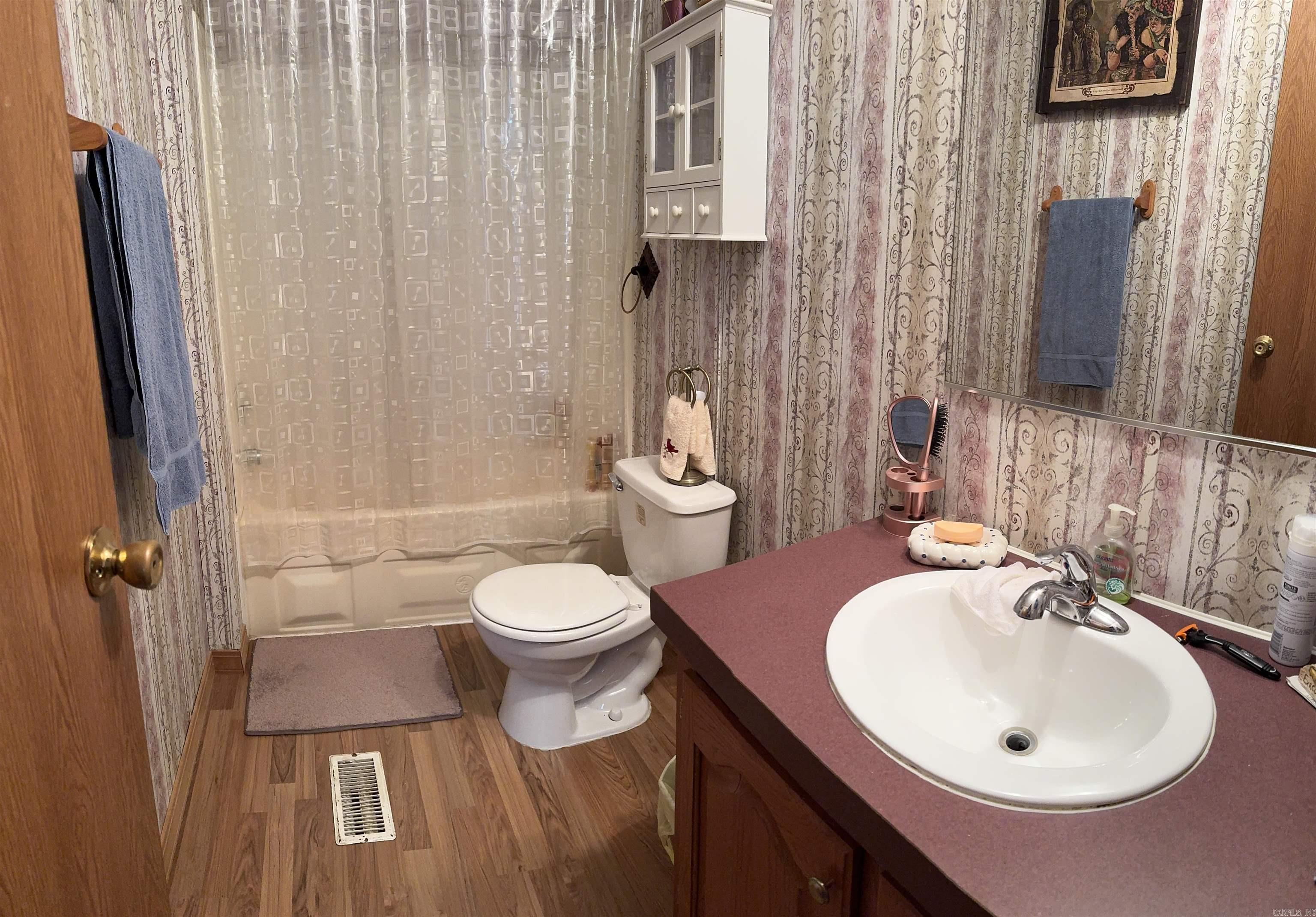 Pine Oaks Villa - Residential
