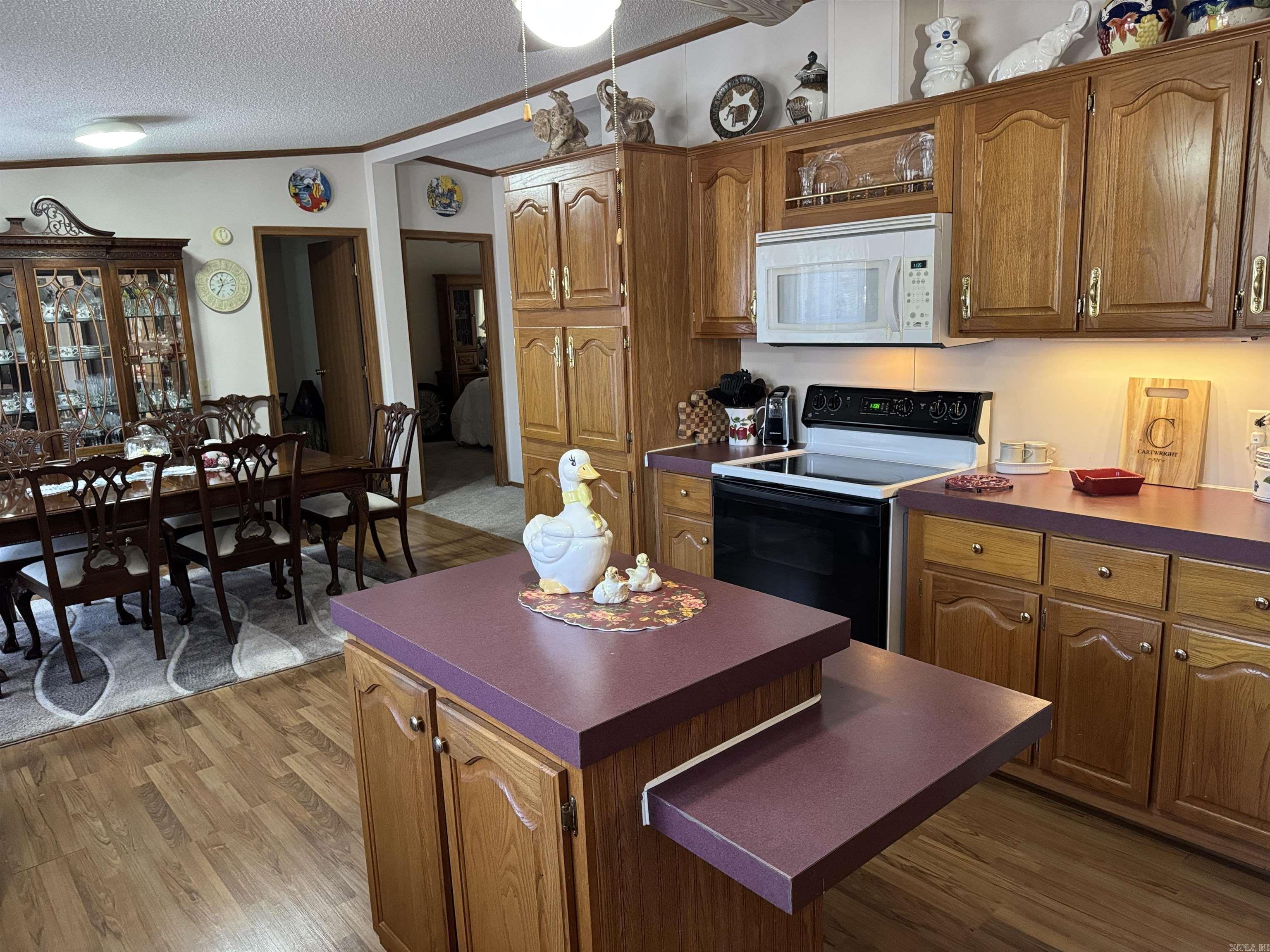 Pine Oaks Villa - Residential