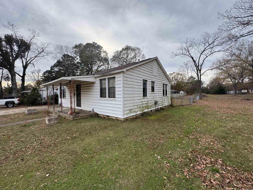 Calling All Investors and First Time Homebuyers!!! Huge Opportunity on This Cosmetic Fix & Flip. Conveniently located in Malvern this property is an ideal investment opportunity. This one is priced to sell so don’t miss out on this gem!