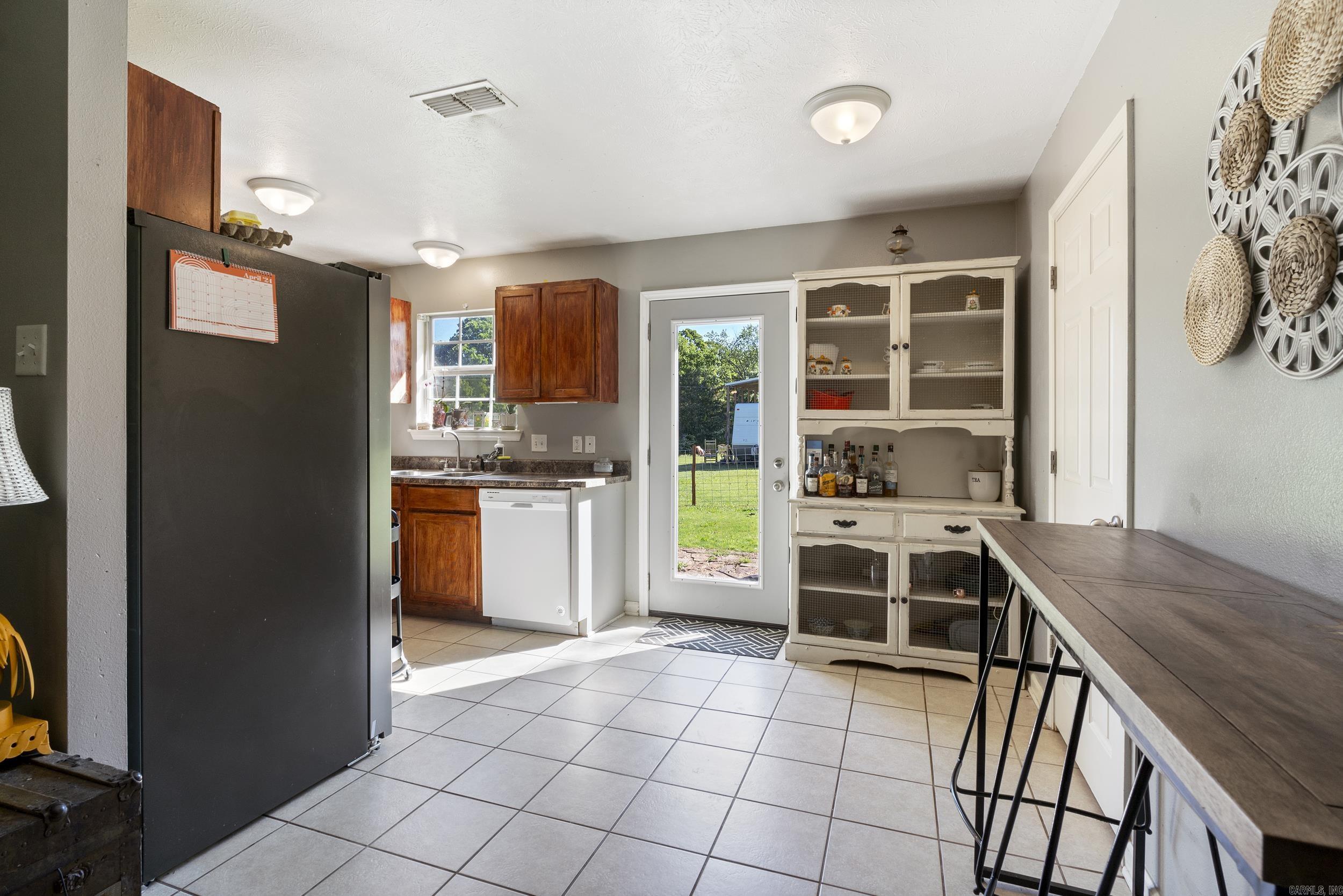 TOMMYTOE - Residential