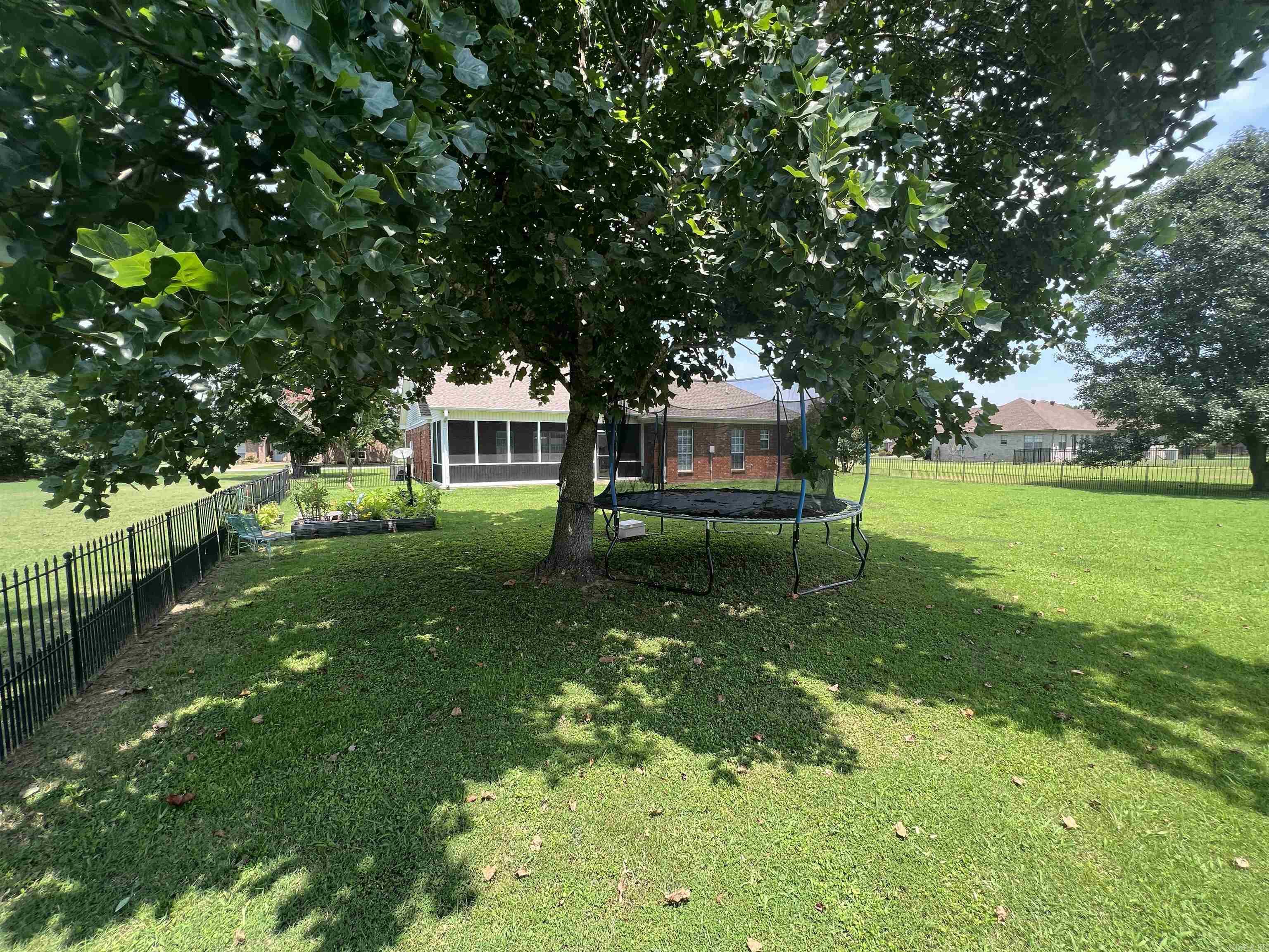 LOST CREEK - Residential