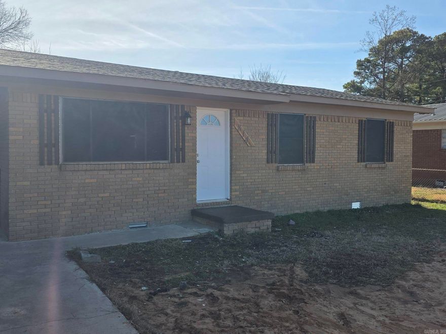 3/1 1011sqft brick home on crawls space. Two car carport with extra storage.  70x90 lot with fenced yard, new shingles, HVAC, electrical and refreshed cosmetics.  Dead end street with no neighbors to the north. Seller will pay closing cost up to $5000 if looking for ownership less than rent call your favorite agent today! Flood insurance required, but homestead credit negates expense and there is nothing wrong with extra insurance so you can relax and enjoy your investment.