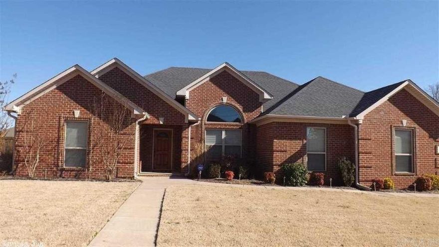 4/2 on a Corner Lot in Cabot! Large Foyer, Living Room, Dining Room, Eat-in Kitchen w/Bar, & Laundry Room w/Folding Table. Large Master Suite w/Soaking Tub & Walk-in Shower!!! Split Floor Plan! HUGE Yard w/Fully Fenced Back-yard w/Patio!!!