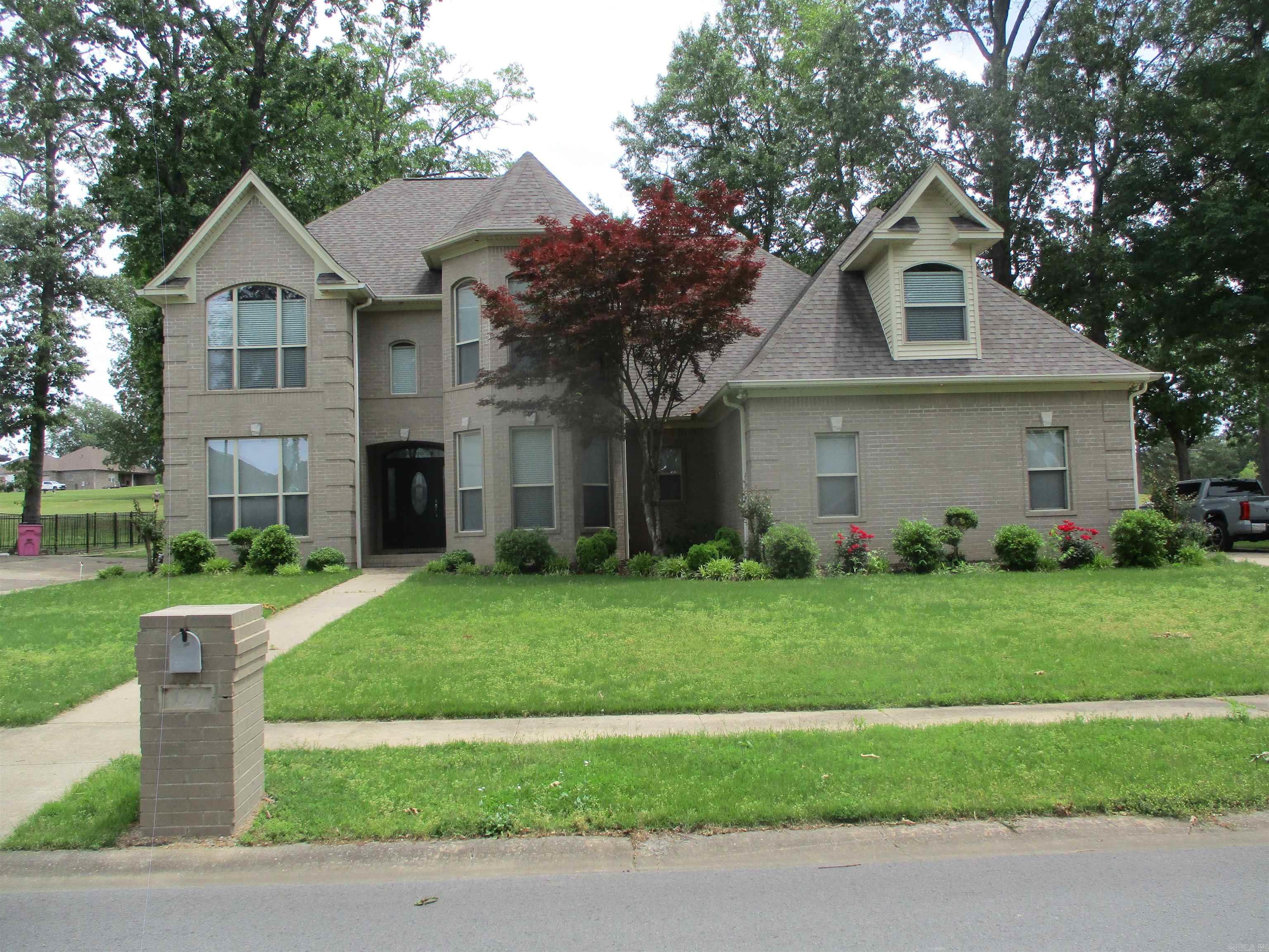 This spacious 4 bed 3.5 bath home sits on Silver Springs Golf Course and has a fantastic view of the golf course. This home features vaulted ceilings, hardwood floors, kitchen with island, pot filler, and stainless steel appliances, fire place, HUGE game/bonus room, office, extra storage, trey ceilings, 3 car garage, and more. Exterior features include a large bricked patio, covered back porch with ceiling fans, and a fountain. Don't miss out on this great space buy!! This is a bank approved short sale so call the listing agent for more details.