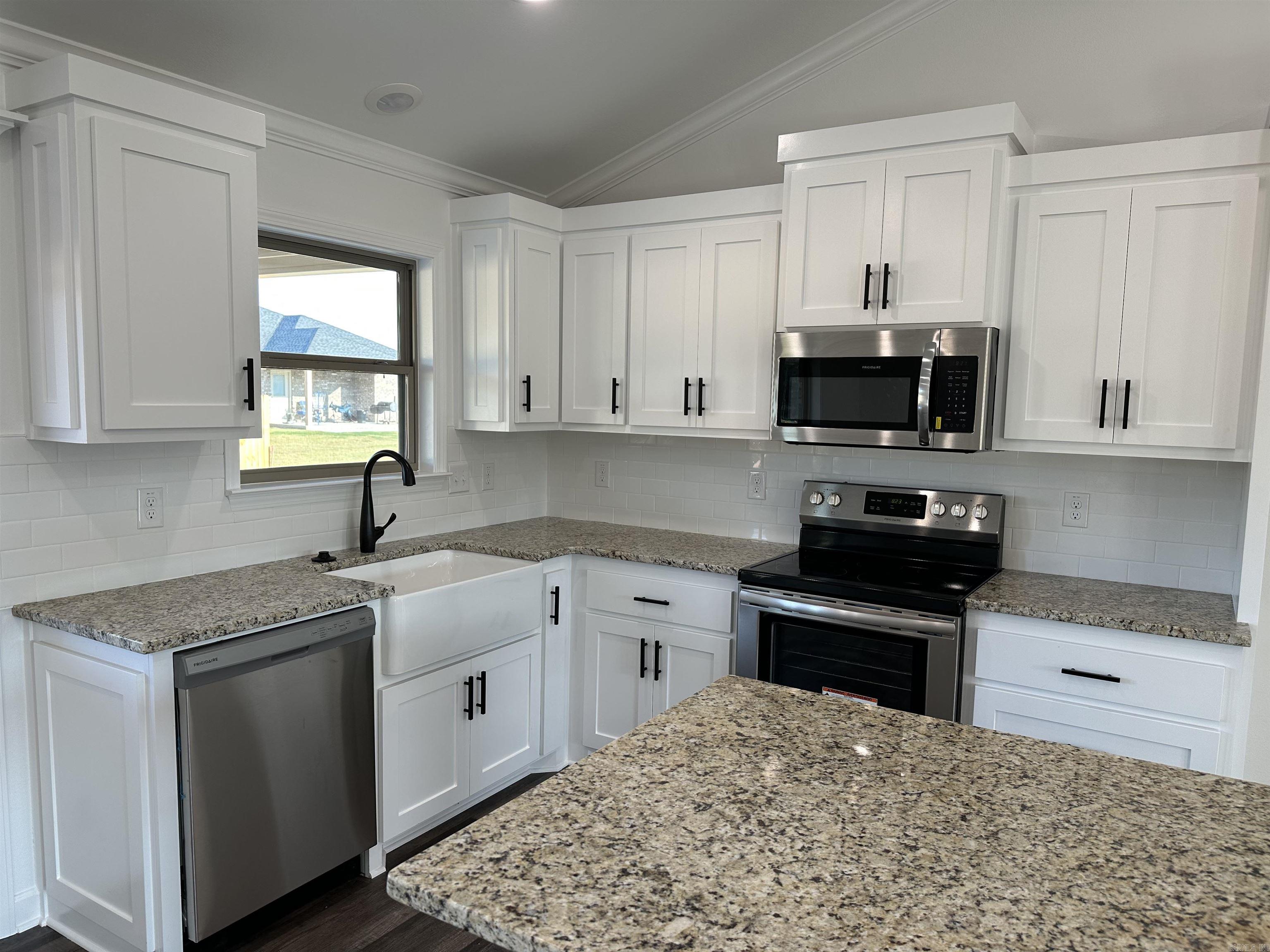 DEERFIELD ESTATES - Residential