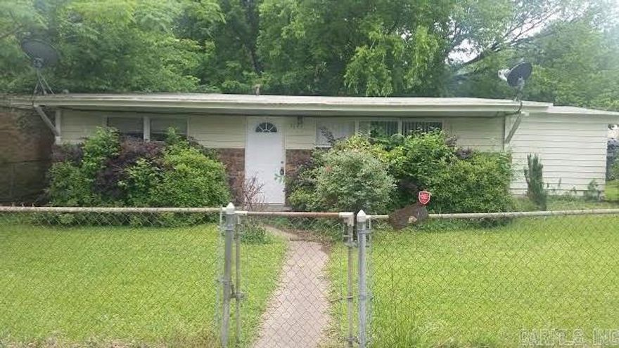 3BR/1BA Little Rock home for rent! Located off of Fair Park Blvd, close to UALR, LR Zoo, Shopping, Dining and More!