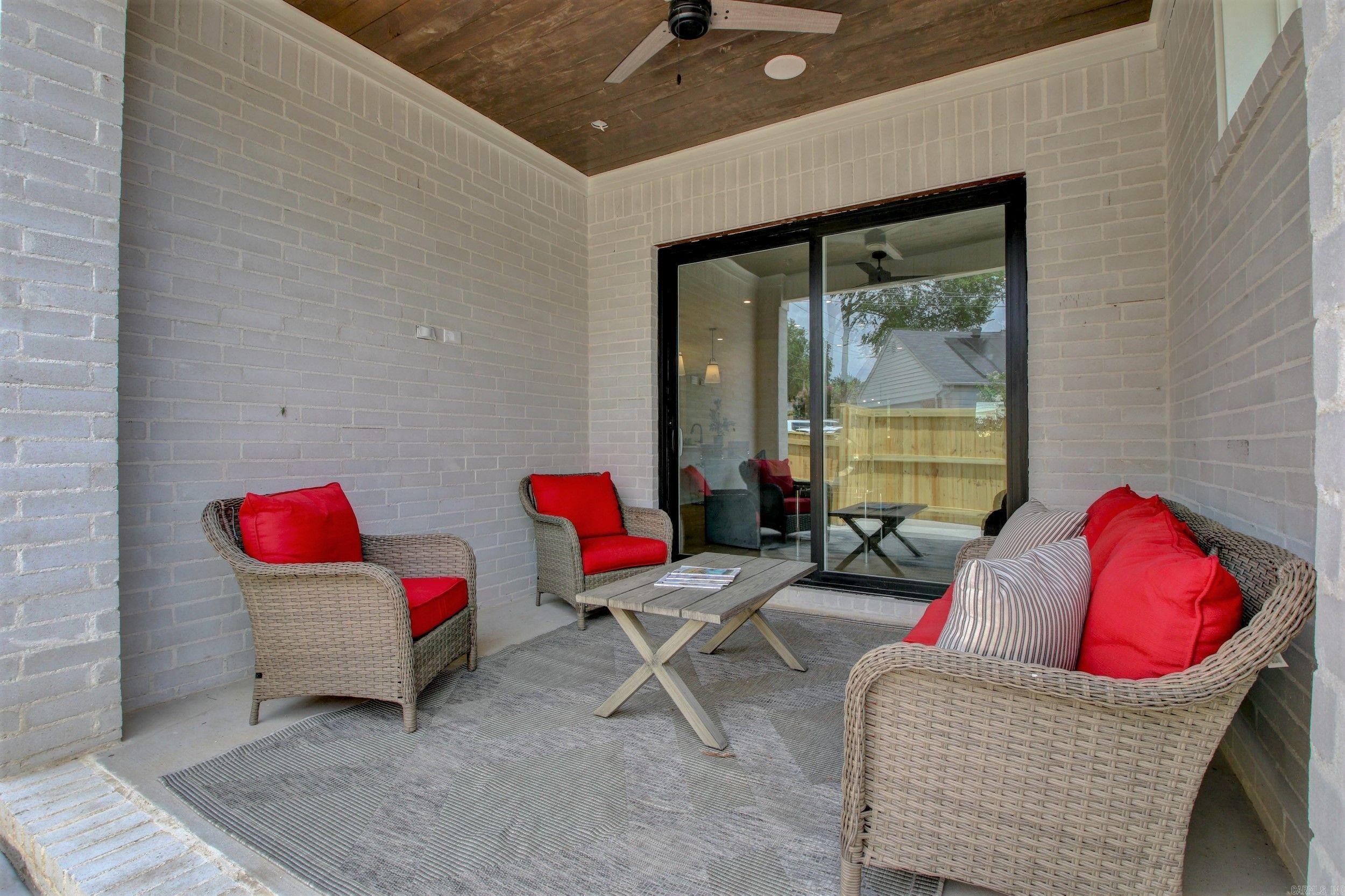 MERGERON COURT - Residential