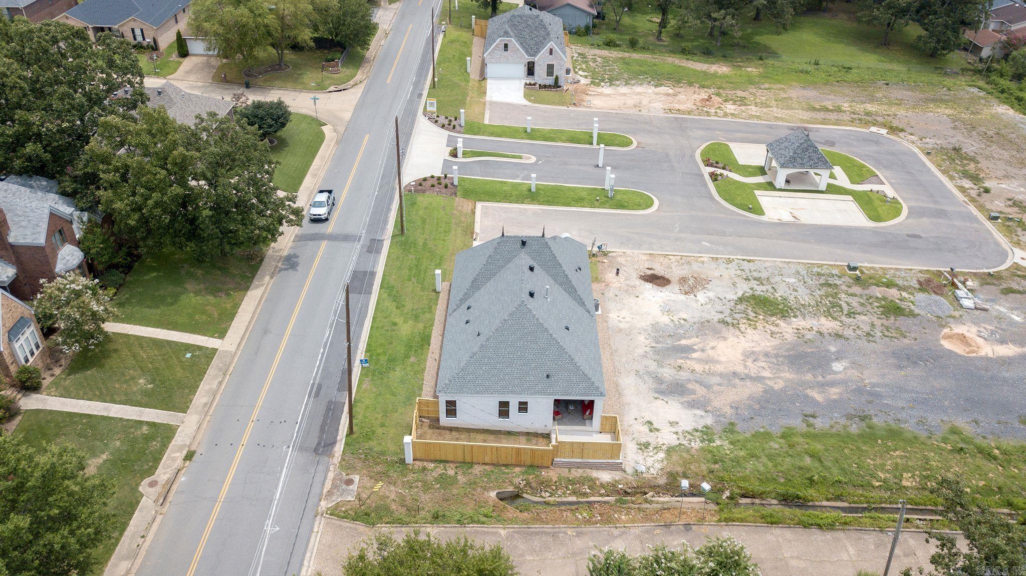 MERGERON COURT - Residential