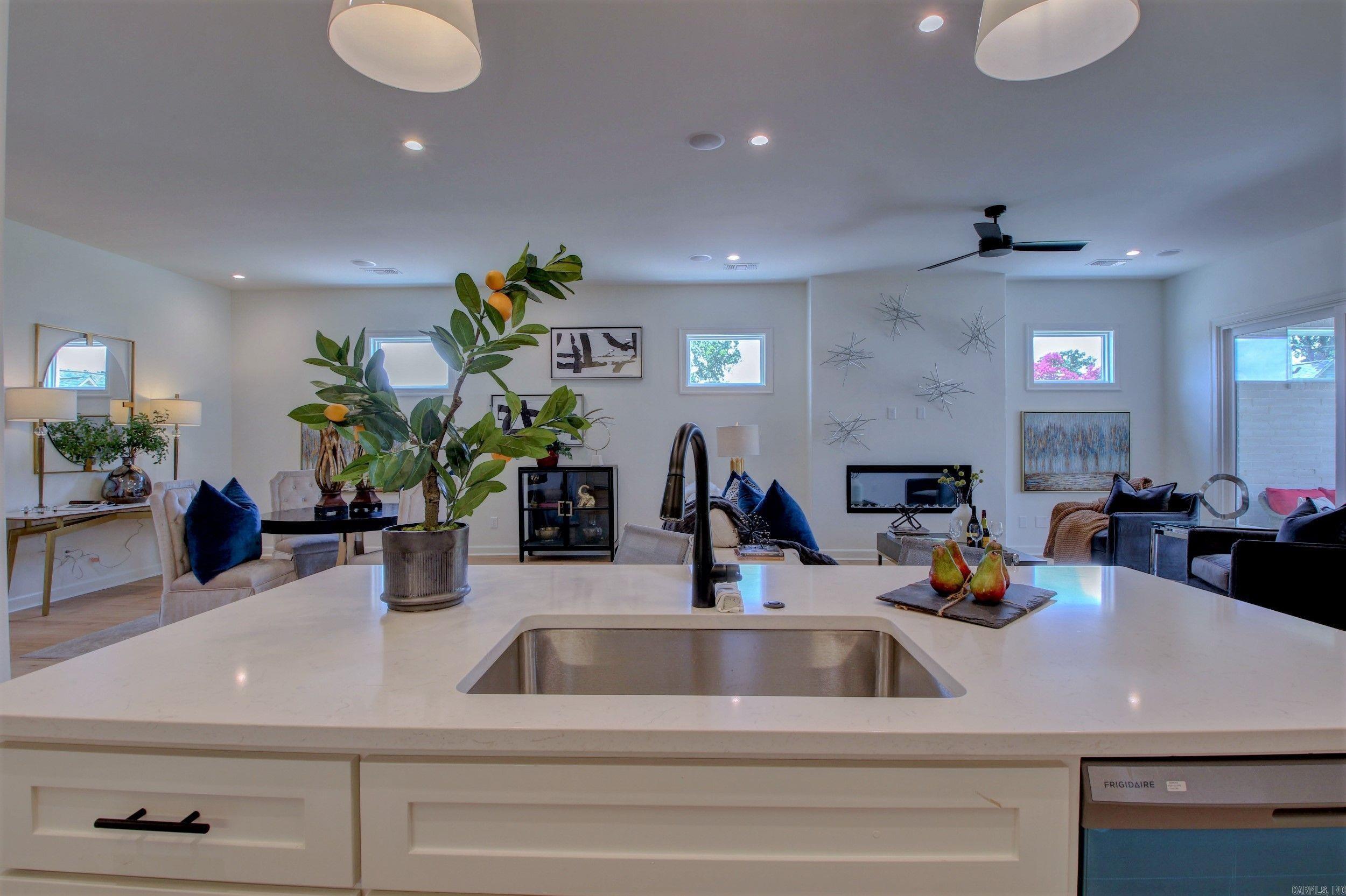 MERGERON COURT - Residential