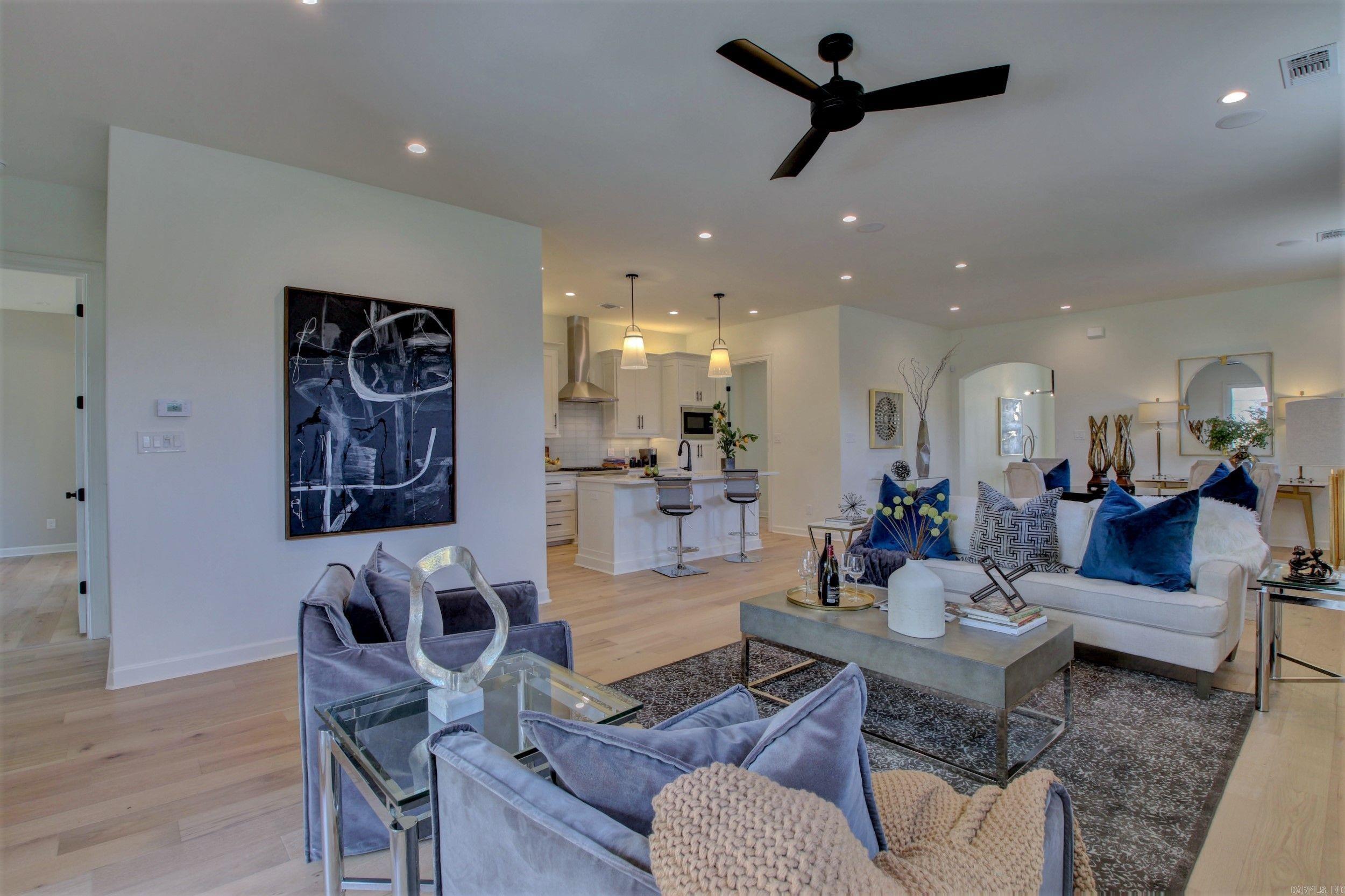 MERGERON COURT - Residential