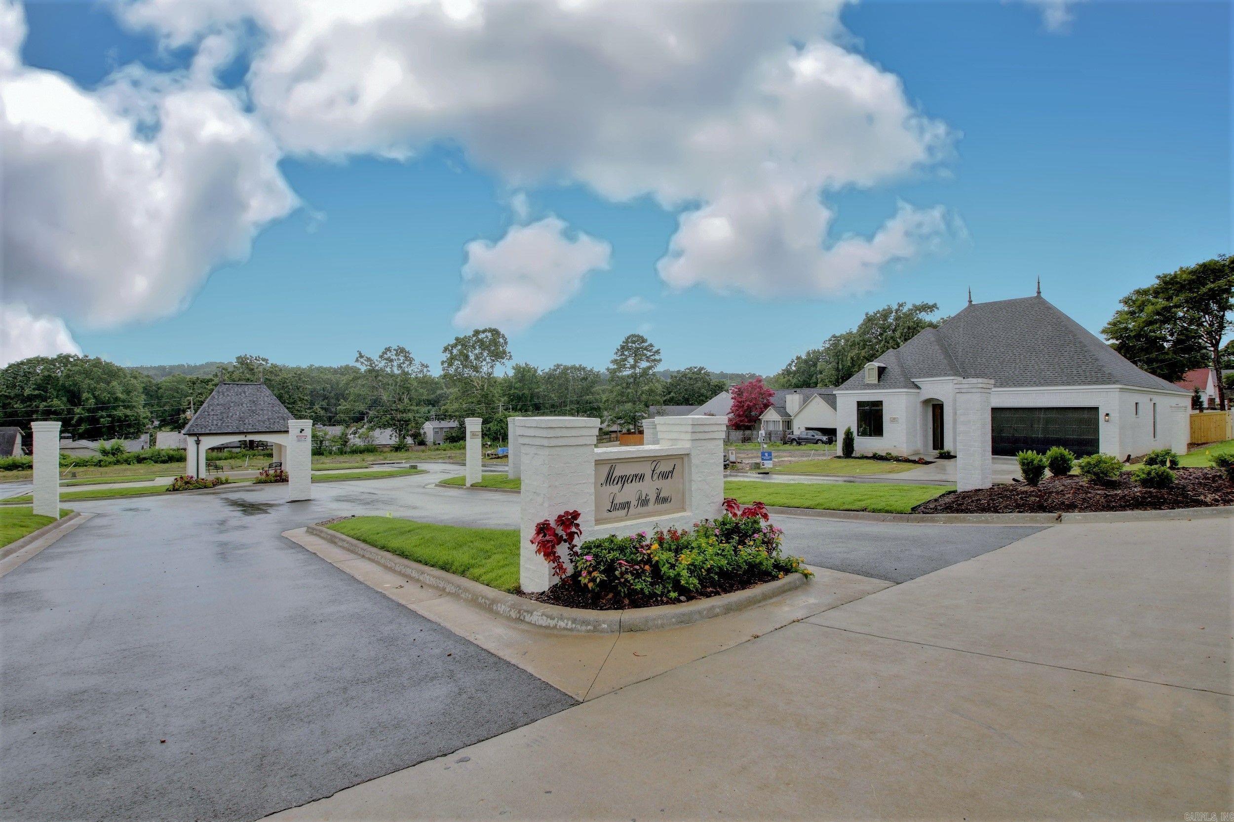 MERGERON COURT - Residential