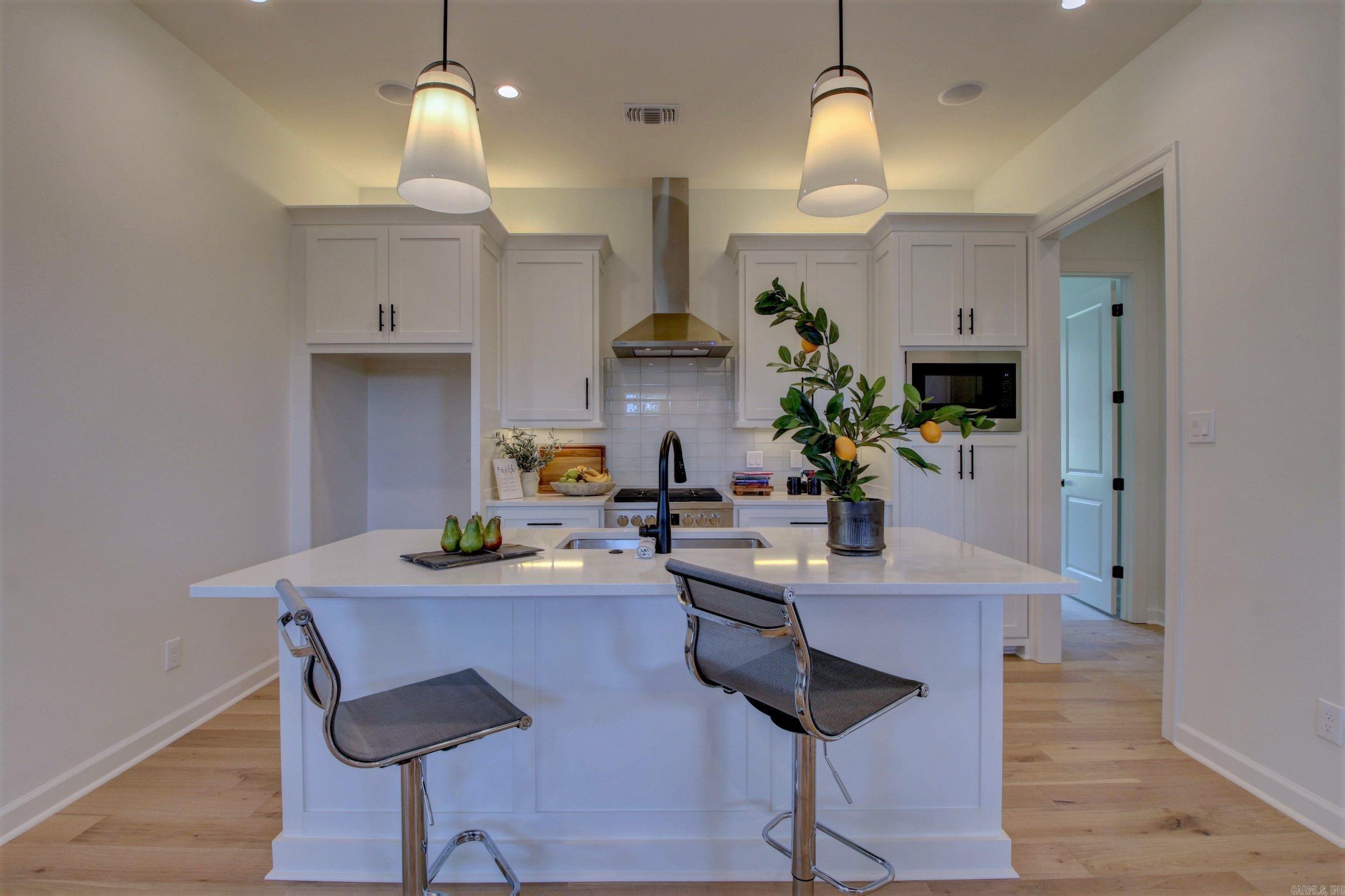 MERGERON COURT - Residential