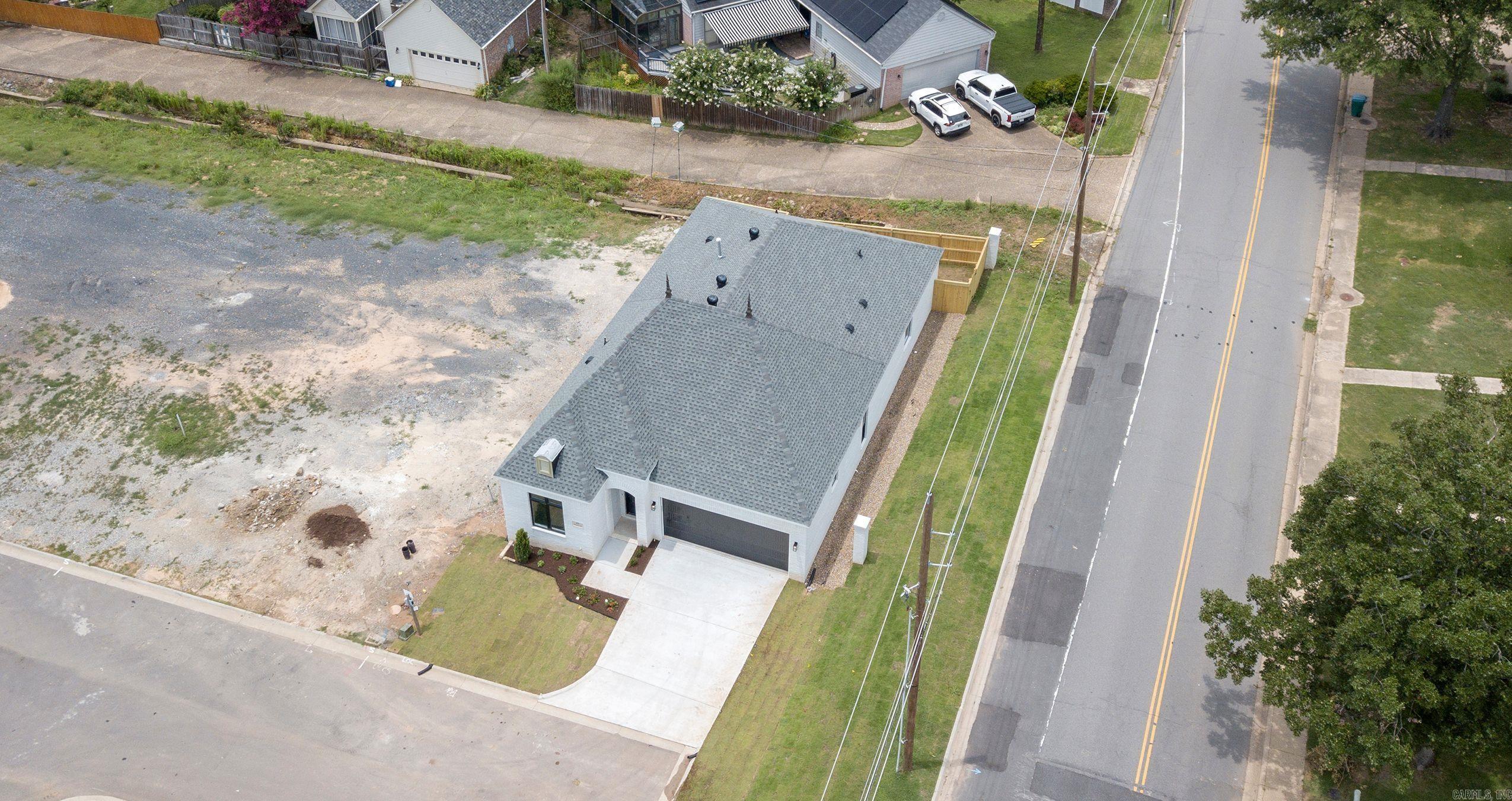 MERGERON COURT - Residential