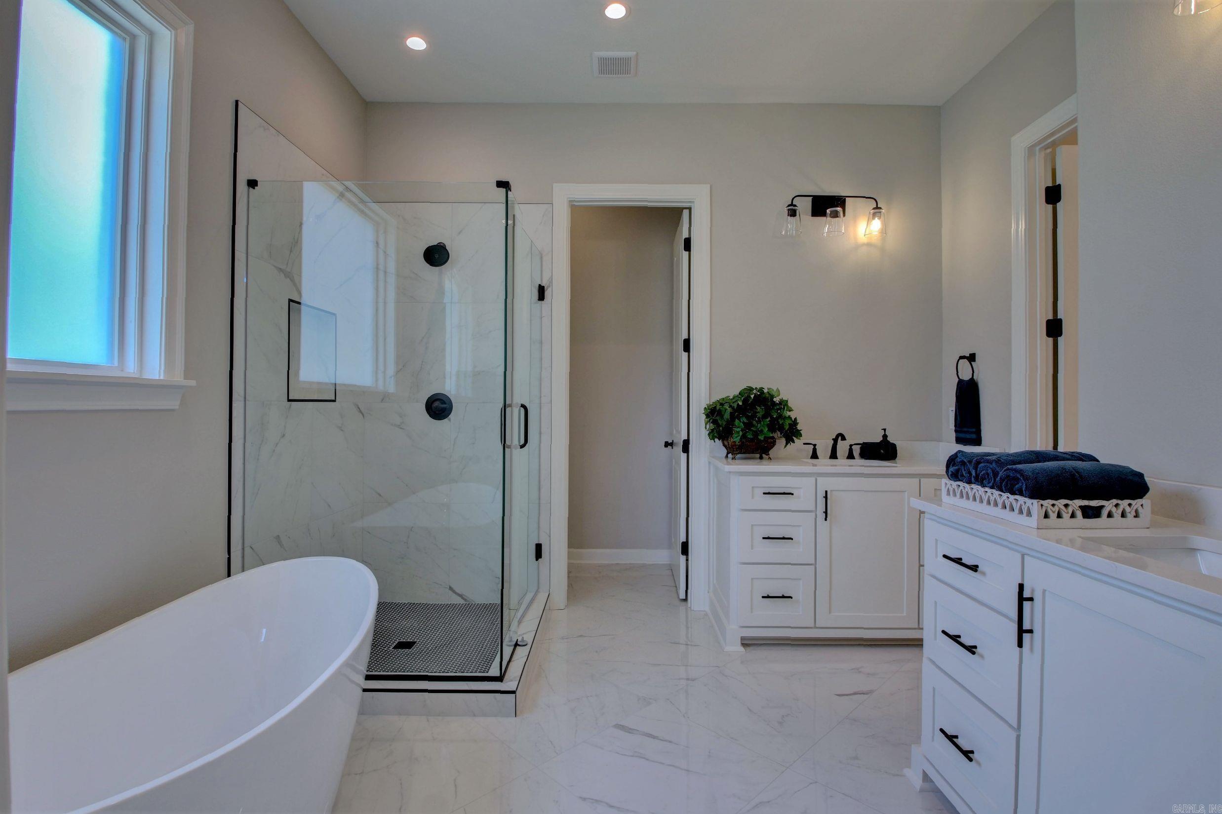 MERGERON COURT - Residential