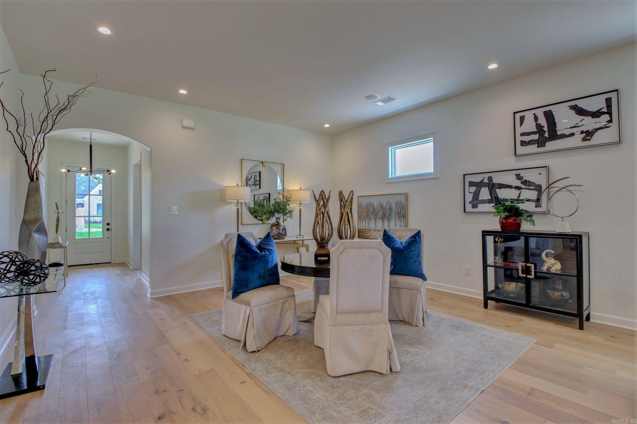 MERGERON COURT - Residential