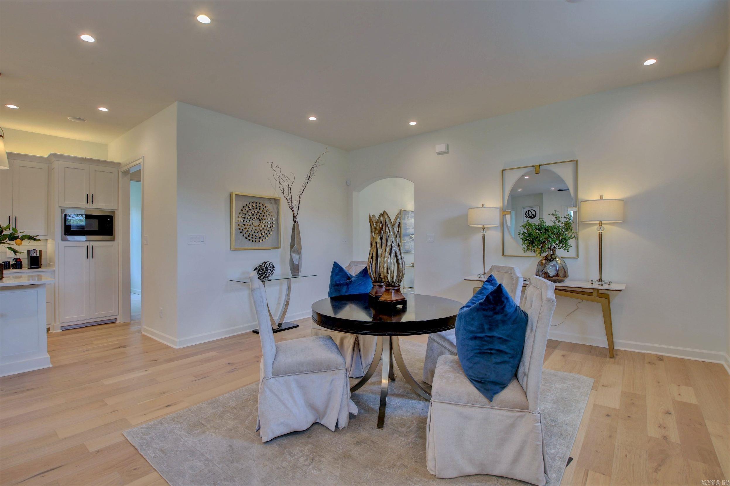 MERGERON COURT - Residential