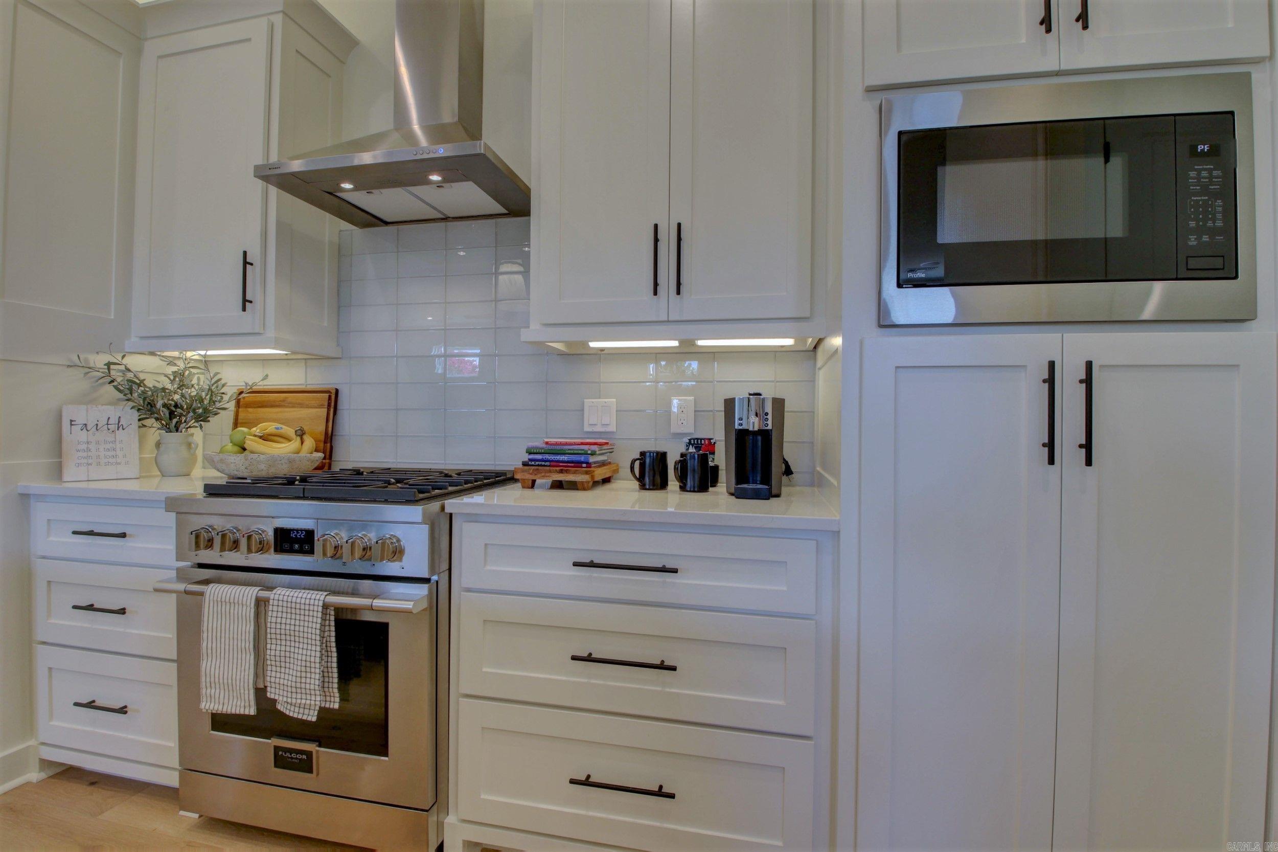 MERGERON COURT - Residential