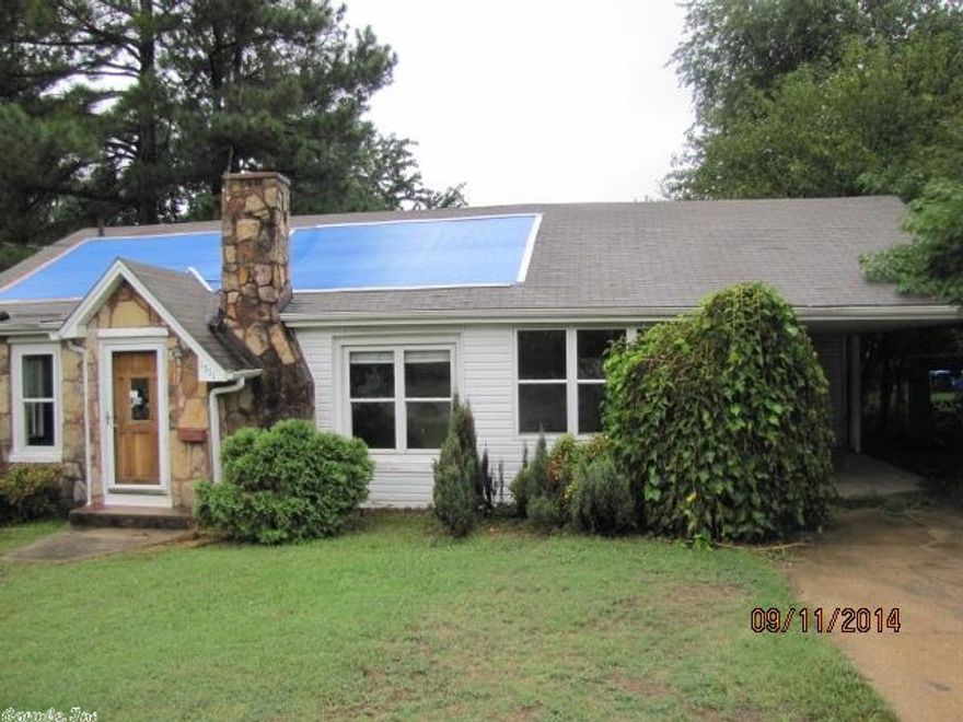 Lots of potential for the handy man in this nice looking fixer-upper! Split floorplan with solid hardwood flooring in the master addition. Deep backyard with chain link fencing and storage shed. Property to be auctioned online at Homesearch.com. Dates and details of auction will be provided in the MLS when Homesearch.com publishes them.