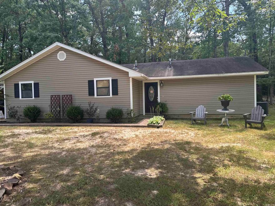 Cute 3 bedroom 2 bath house in White Hall