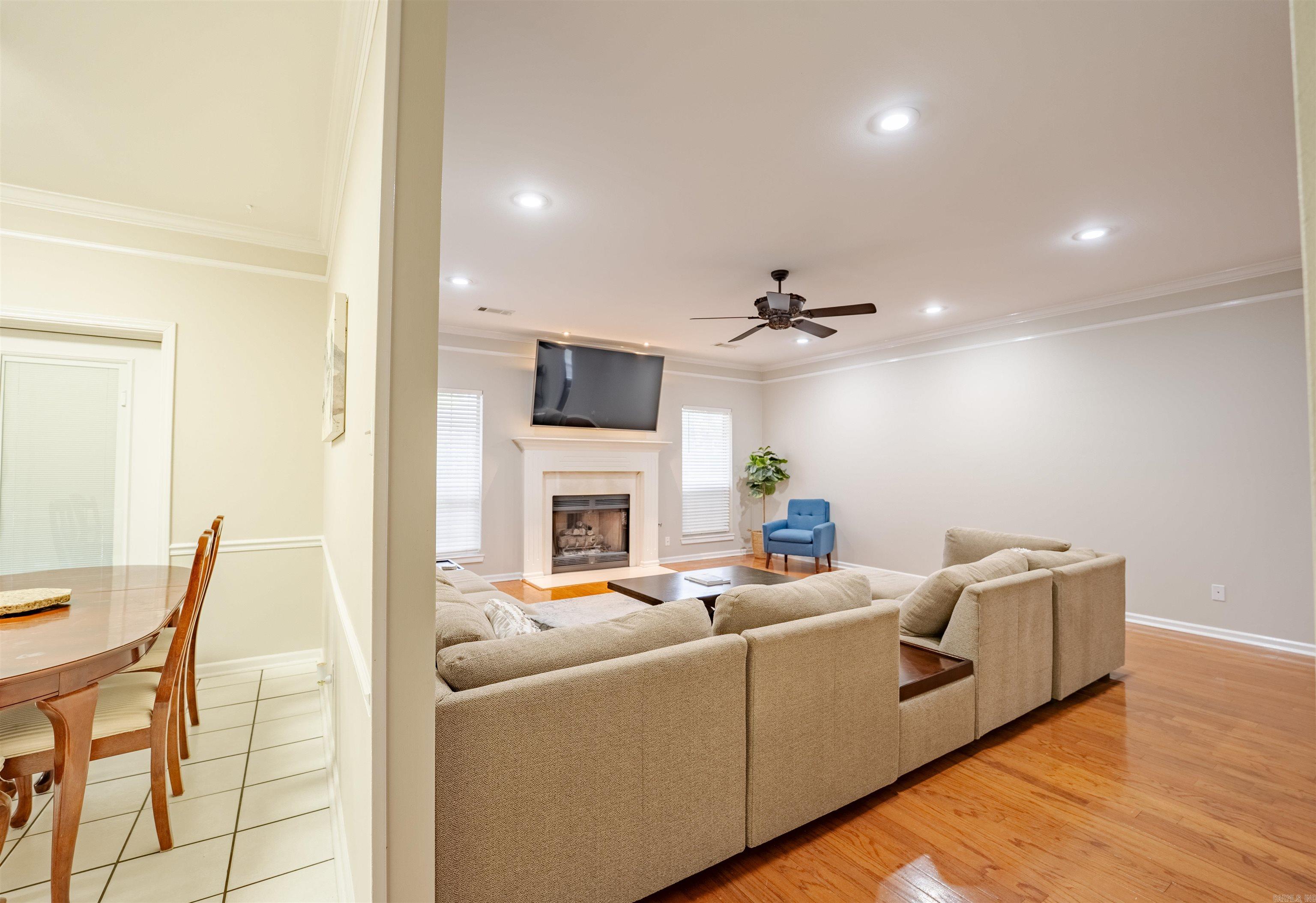 FOXWOOD J - Residential