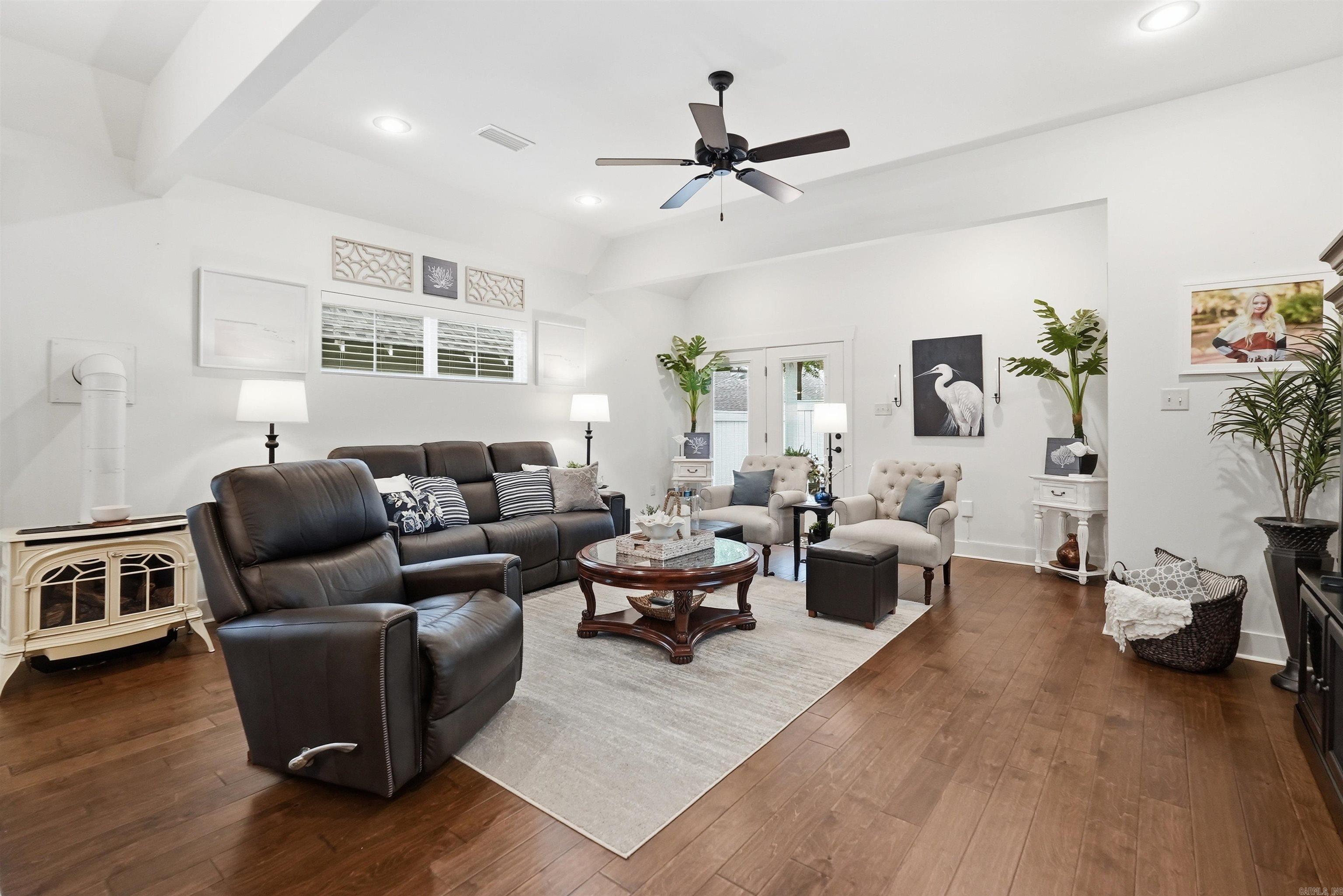 HOMES OF STONEBROOK COVE (THE) - Residential