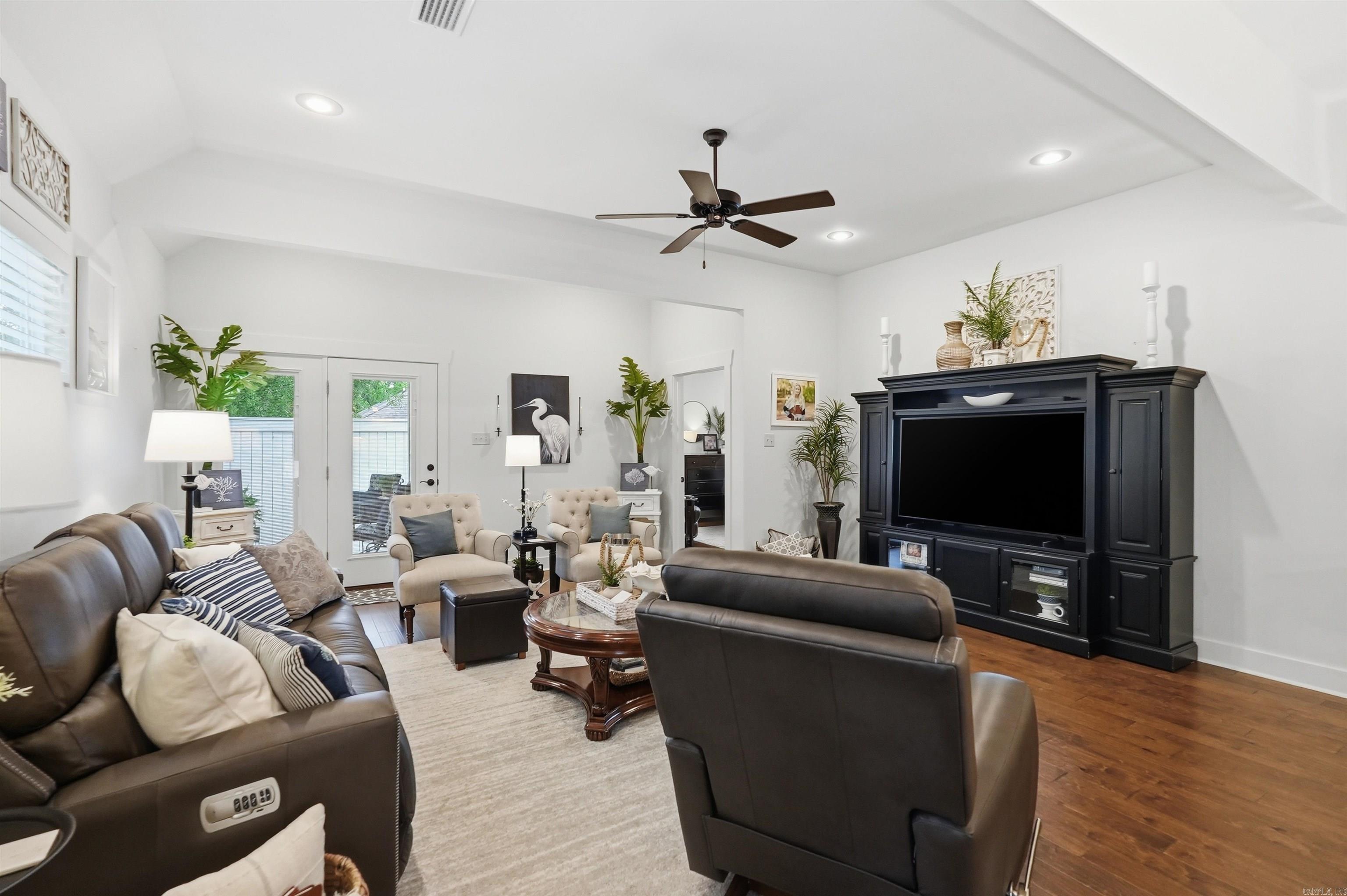 HOMES OF STONEBROOK COVE (THE) - Residential
