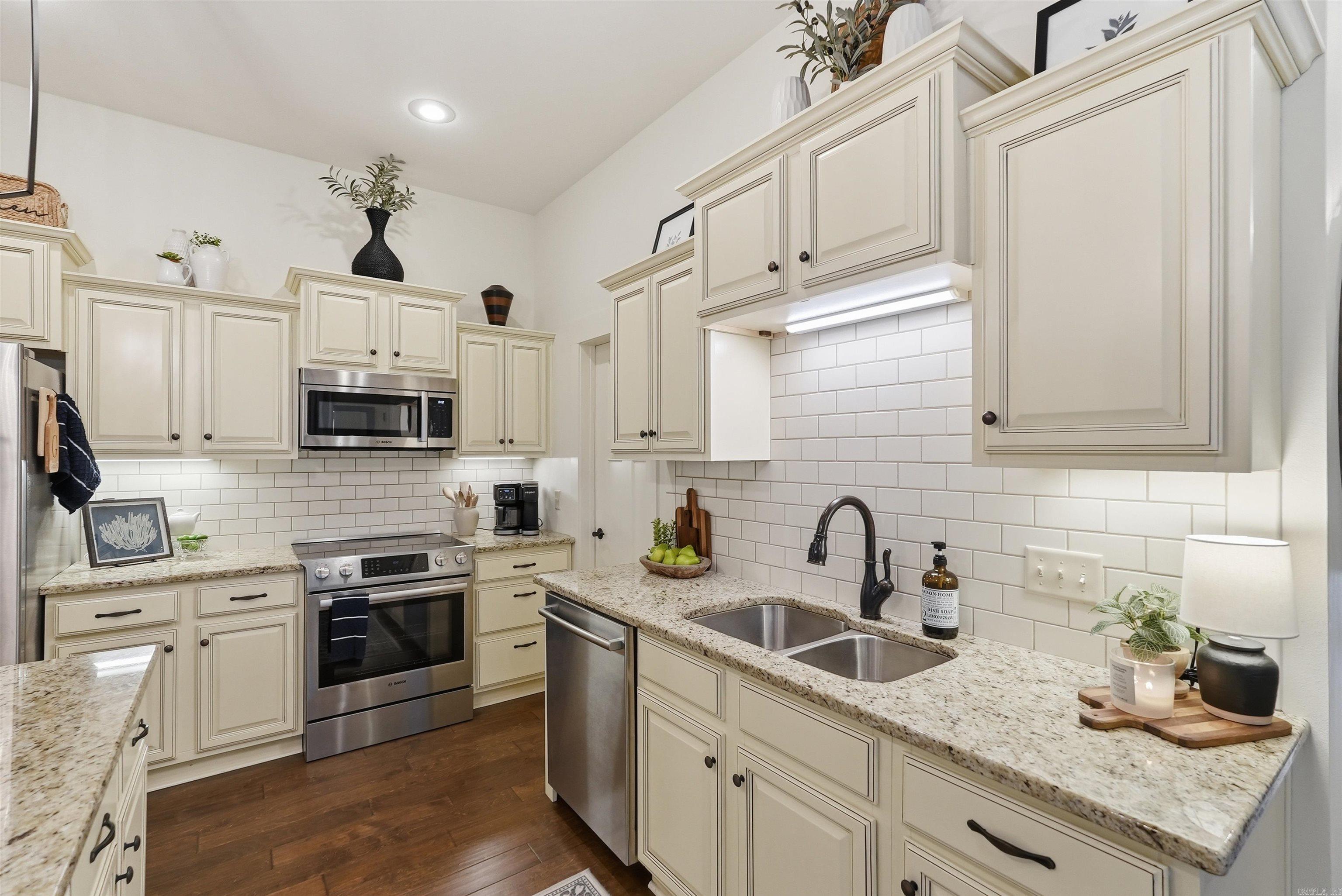 HOMES OF STONEBROOK COVE (THE) - Residential