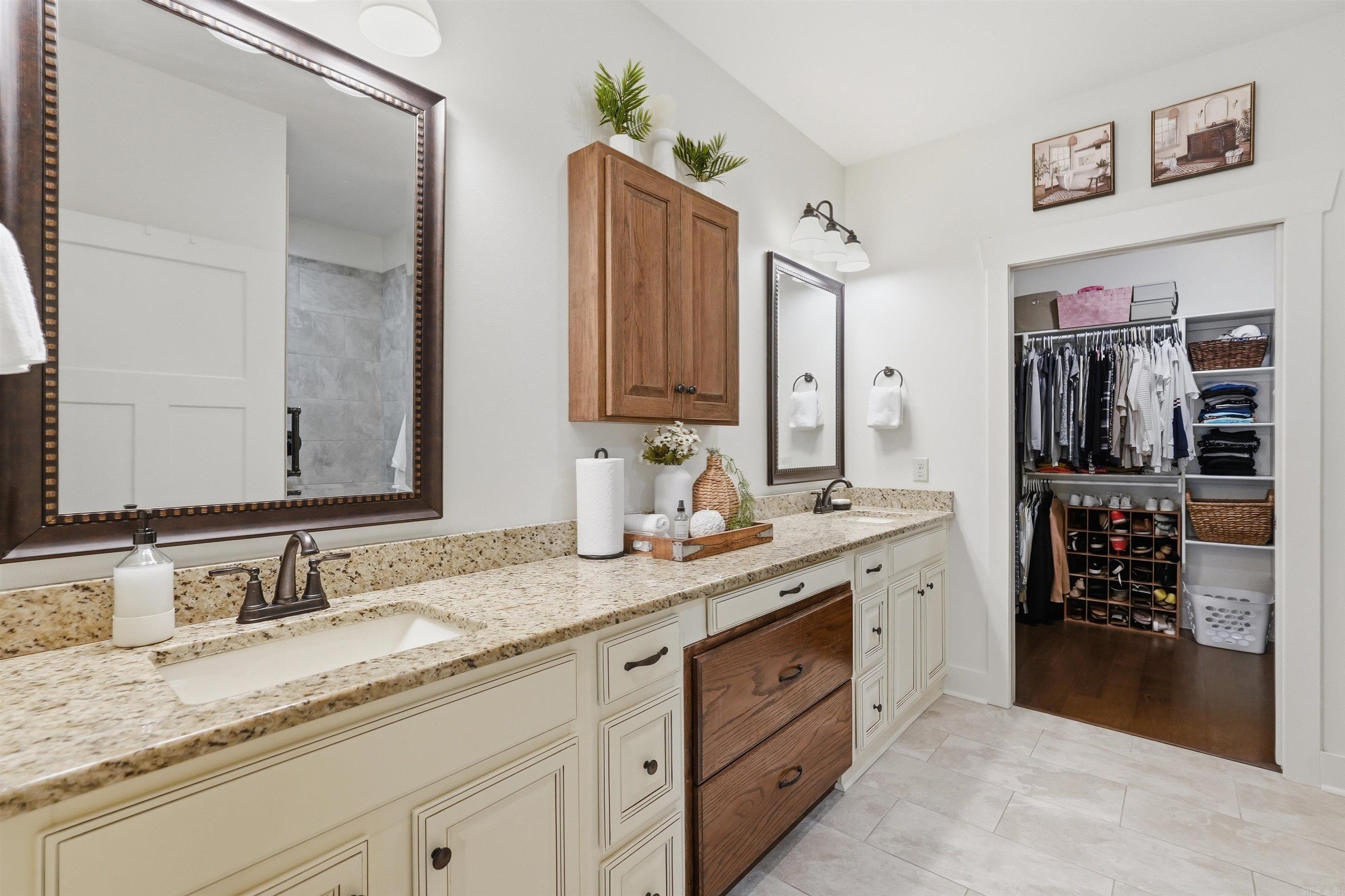 HOMES OF STONEBROOK COVE (THE) - Residential