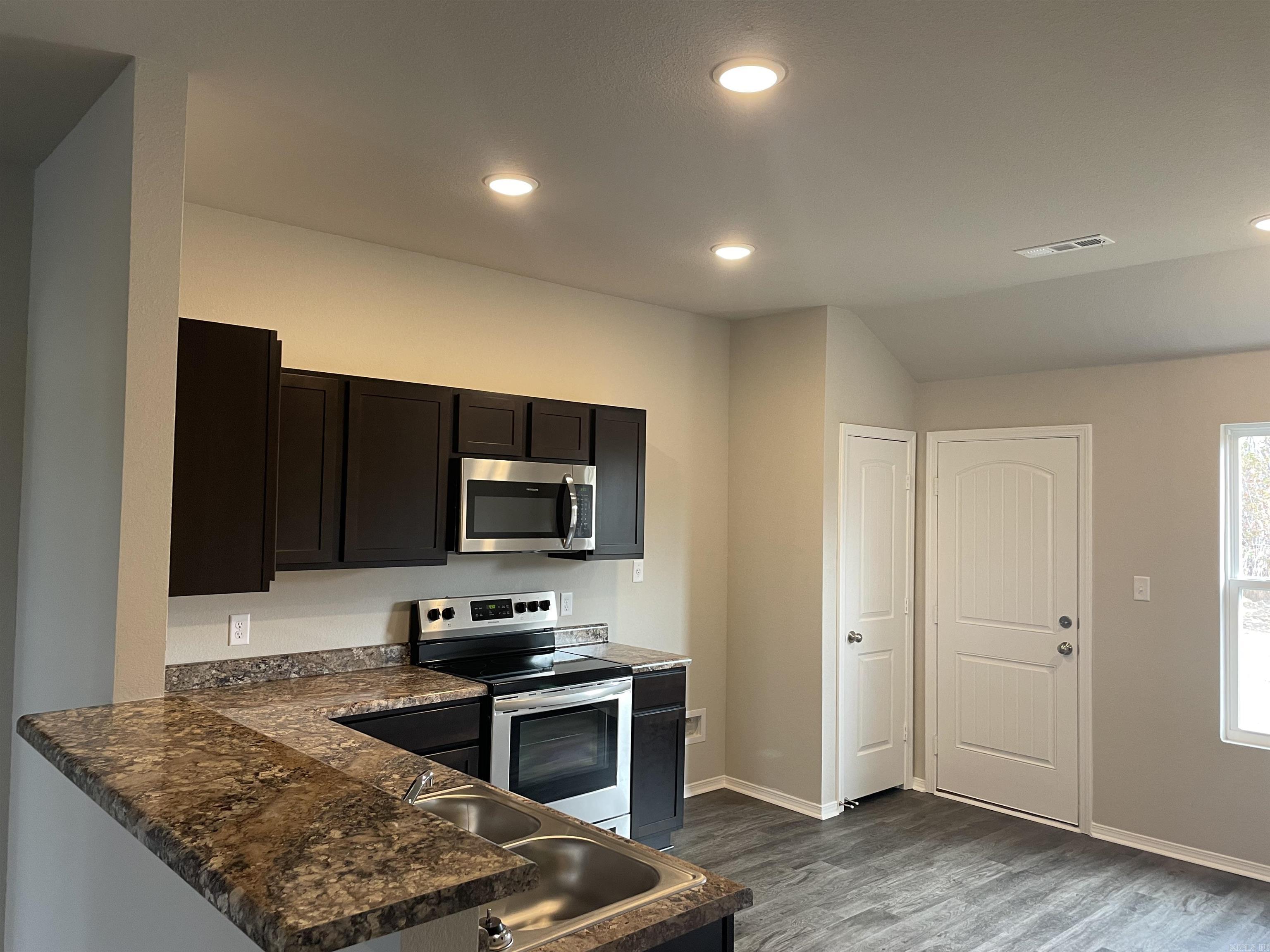 CYPRESS BEND AT WHITE OAK CROSSI - Residential