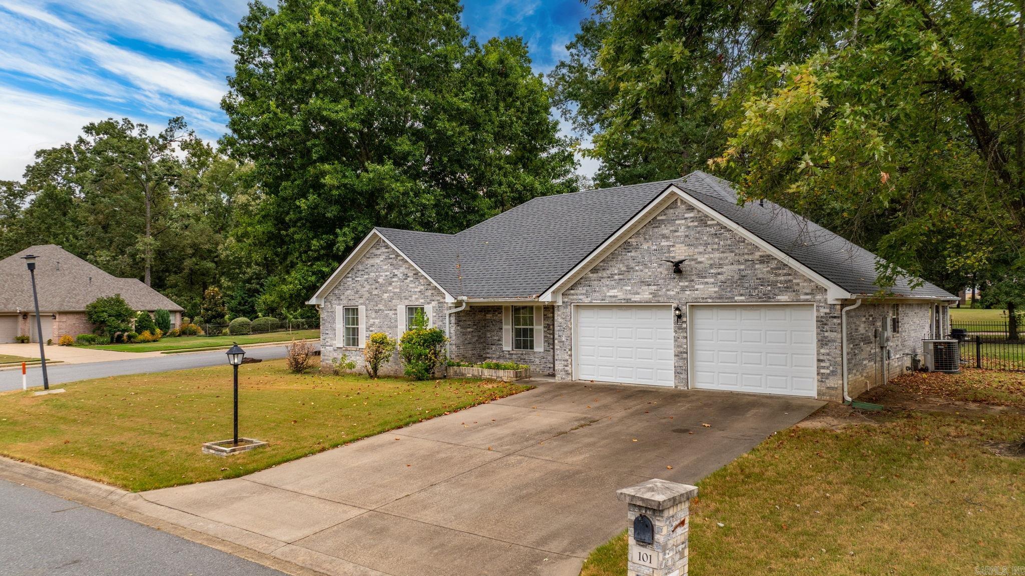 COUNTRY CLUB OF ARK THE - Residential