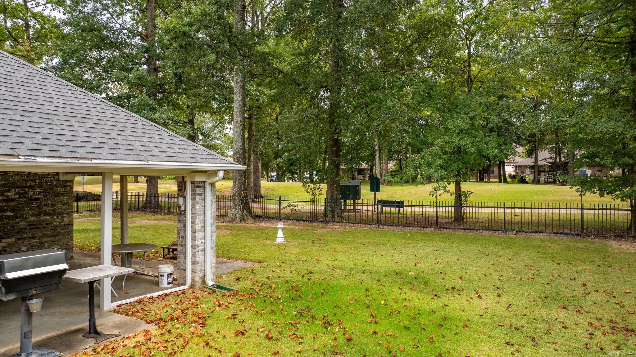 COUNTRY CLUB OF ARK THE - Residential