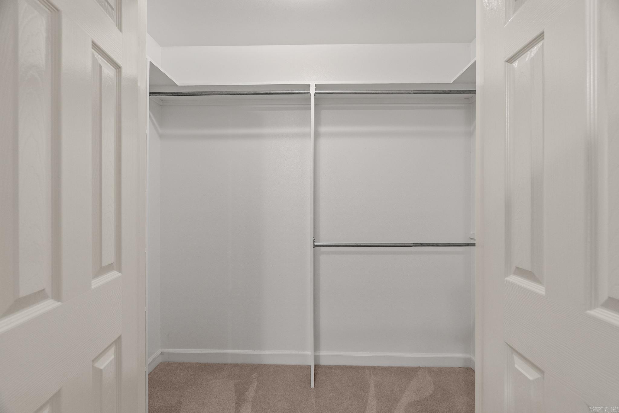 COUNTRY CLUB OF ARK THE - Residential