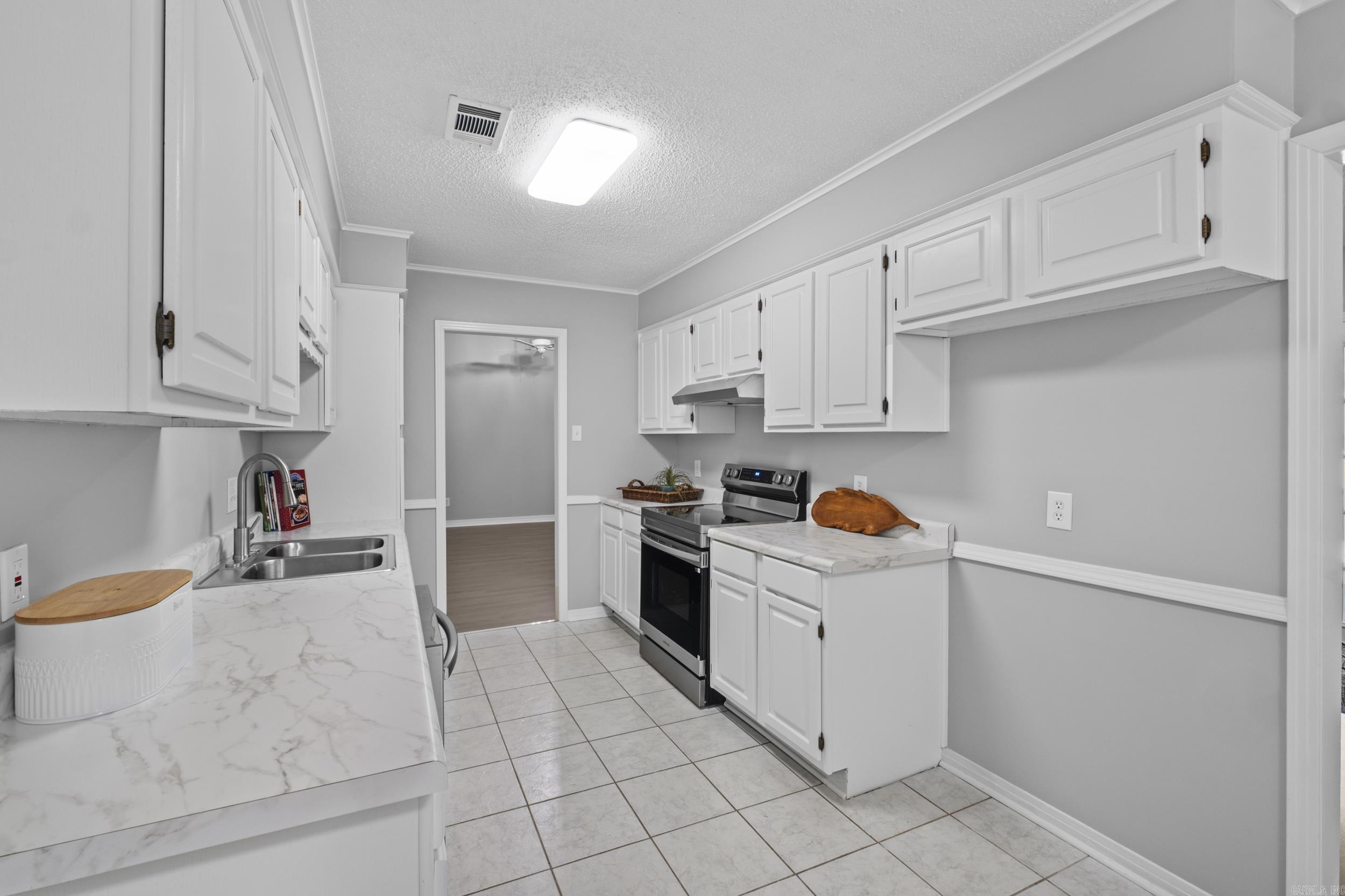 EAST MEADOW - Residential